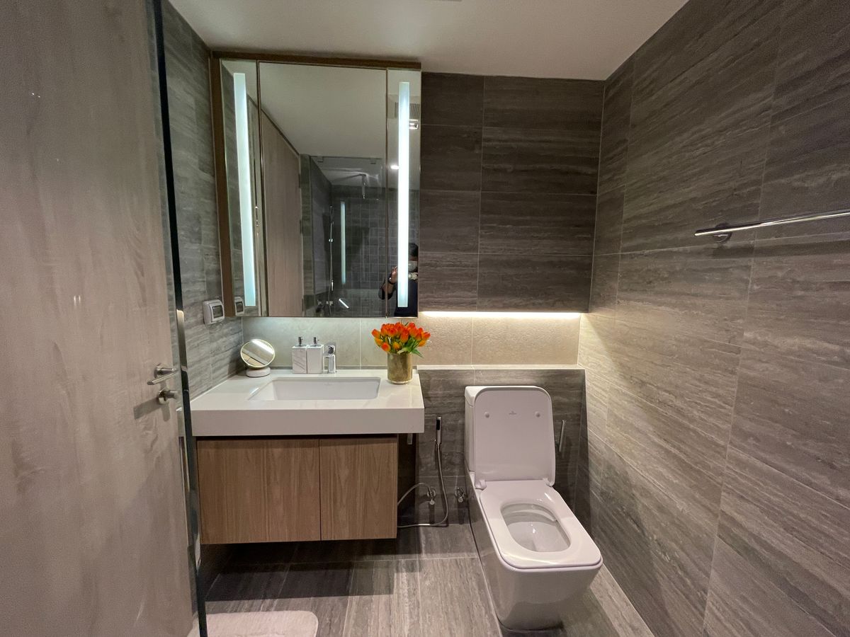 ขายคอนโดวิทยุ ชิดลม หลังสวน : ขาย Craft Ploenchit คอนโด Low Rise หรู ใกล้ BTS เพลินจิต (ซอยนายเลิศ) 1 ห้องนอน ระเบียงทิศใต้