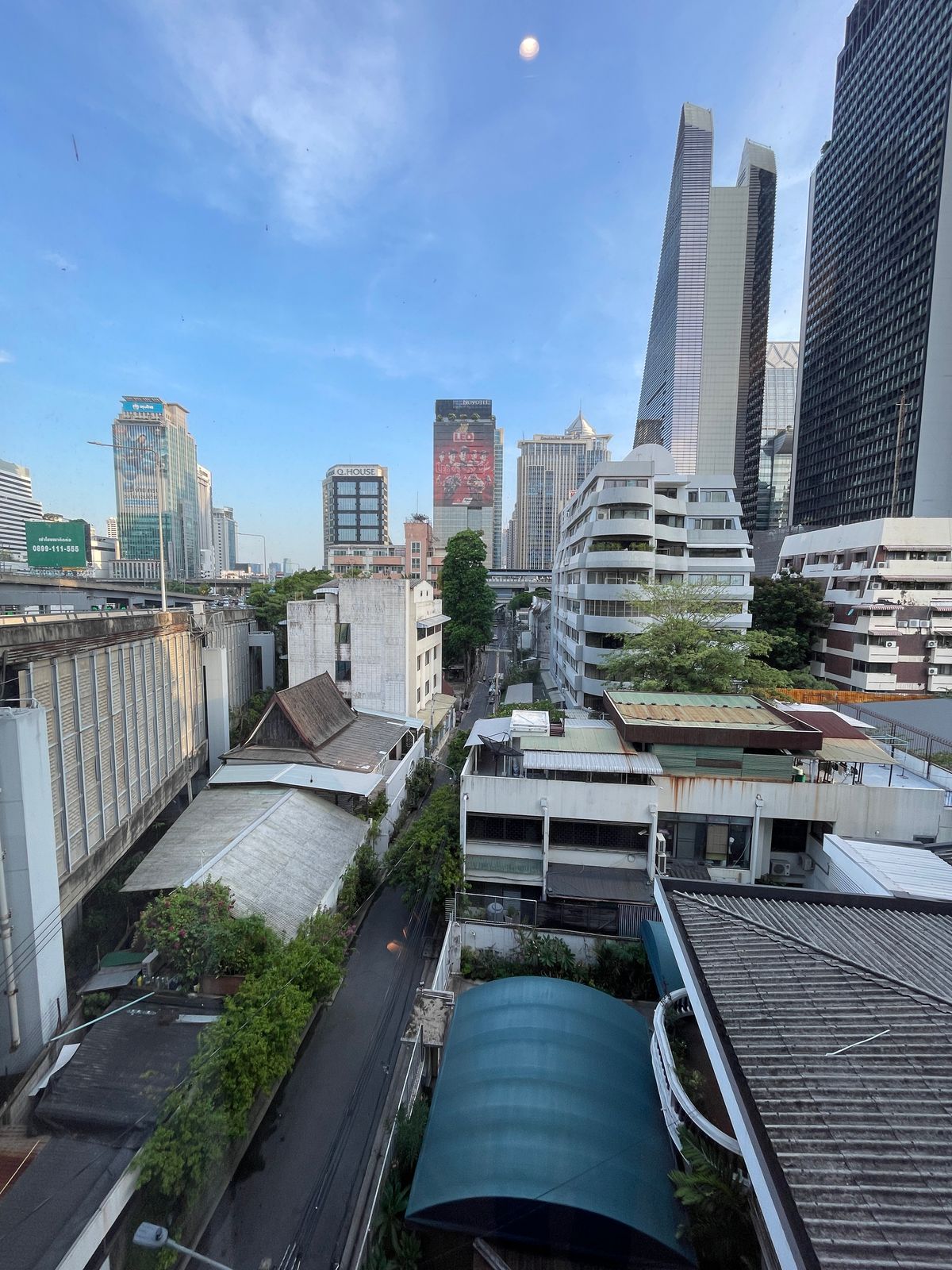 ขายคอนโดวิทยุ ชิดลม หลังสวน : ขาย Craft Ploenchit คอนโด Low Rise หรู ใกล้ BTS เพลินจิต (ซอยนายเลิศ) 1 ห้องนอน ระเบียงทิศใต้