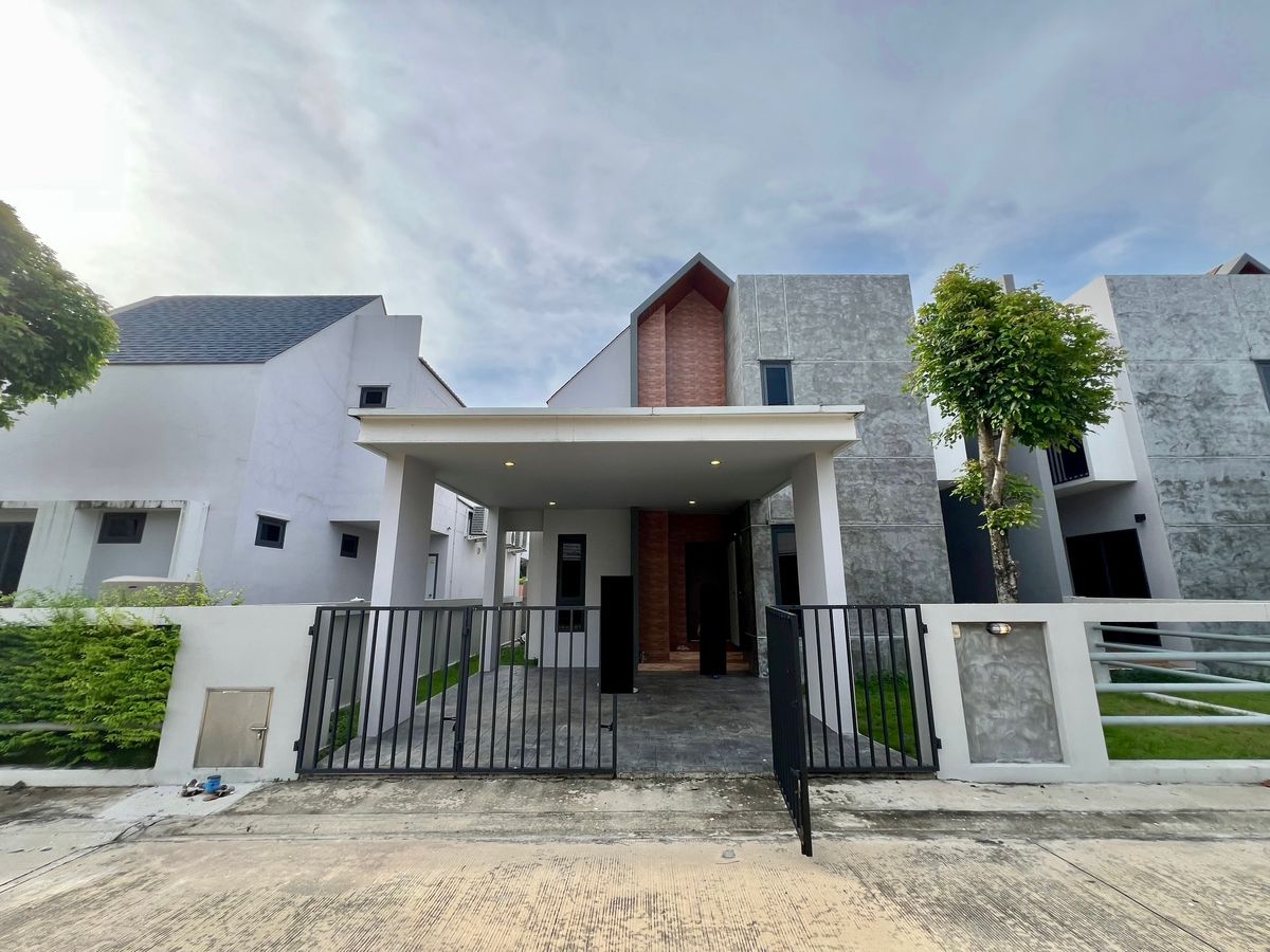 ขายบ้านปทุมธานี รังสิต ธรรมศาสตร์ : 🏡 ขายบ้านเดี่ยวสไตล์โมเดิร์น Living Loft ลำลูกกา คลอง 9 | หรูหรา พื้นที่กว้าง วัสดุพรีเมียม พร้อมอยู่! 📍 ทำเลดี เดินทางสะดวก ใกล้ตลาด โรงเรียน สนามกอล์ฟ และโรงงานใหญ่