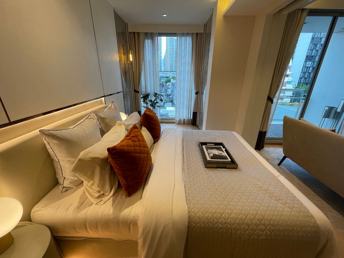 ขายคอนโดวิทยุ ชิดลม หลังสวน : ขาย Craft Ploenchit คอนโด Low Rise หรู ใกล้ BTS เพลินจิต (ซอยนายเลิศ) 1 ห้องนอน ระเบียงทิศใต้