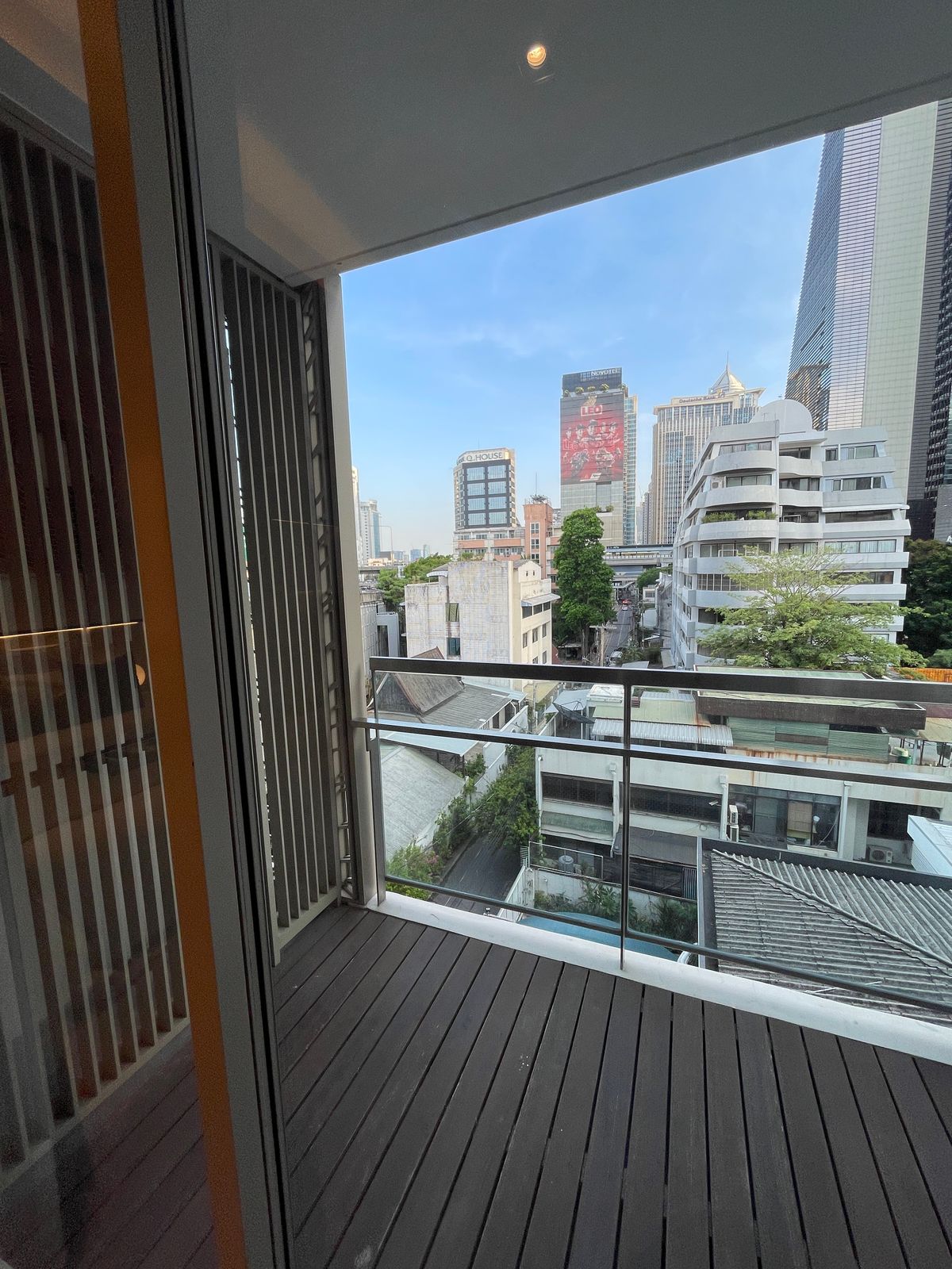 ขายคอนโดวิทยุ ชิดลม หลังสวน : ขาย Craft Ploenchit คอนโด Low Rise หรู ใกล้ BTS เพลินจิต (ซอยนายเลิศ) 1 ห้องนอน ระเบียงทิศใต้