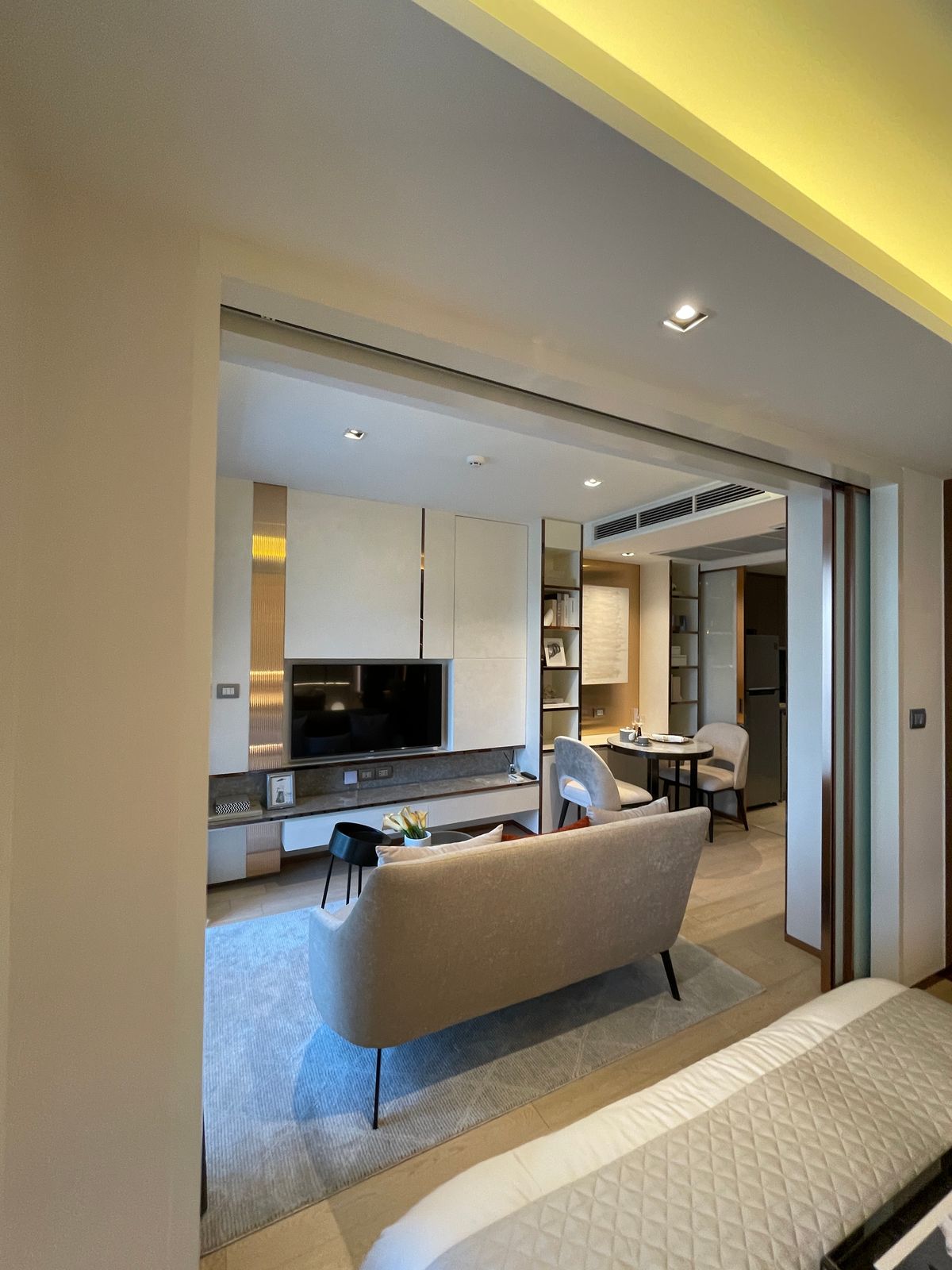 ขายคอนโดวิทยุ ชิดลม หลังสวน : ขาย Craft Ploenchit คอนโด Low Rise หรู ใกล้ BTS เพลินจิต (ซอยนายเลิศ) 1 ห้องนอน ระเบียงทิศใต้