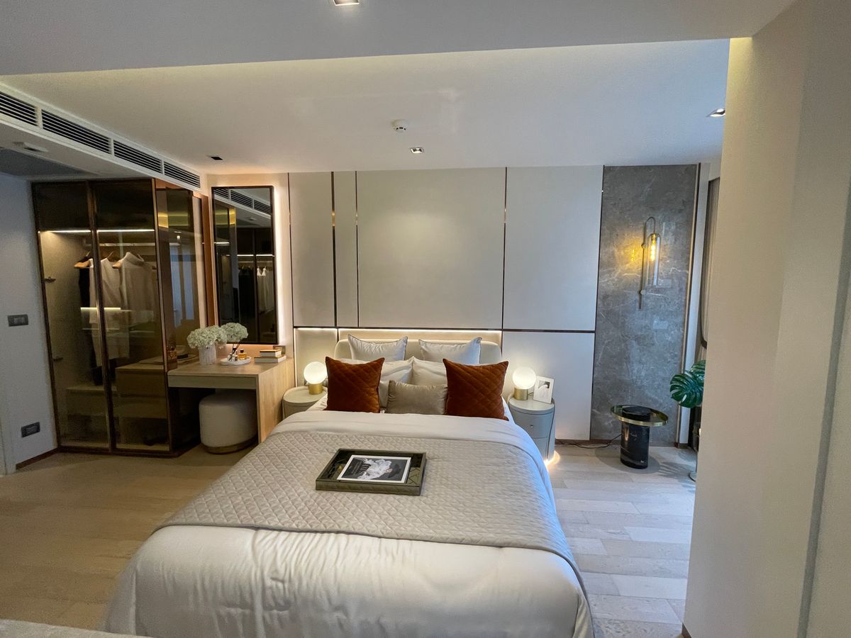 ขายคอนโดวิทยุ ชิดลม หลังสวน : ขาย Craft Ploenchit คอนโด Low Rise หรู ใกล้ BTS เพลินจิต (ซอยนายเลิศ) 1 ห้องนอน ระเบียงทิศใต้