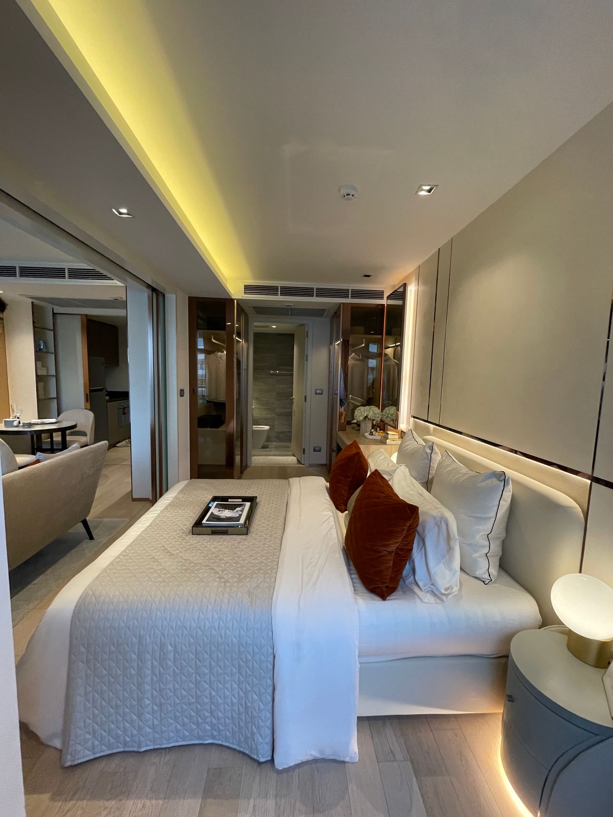 ขายคอนโดวิทยุ ชิดลม หลังสวน : ขาย Craft Ploenchit คอนโด Low Rise หรู ใกล้ BTS เพลินจิต (ซอยนายเลิศ) 1 ห้องนอน ระเบียงทิศใต้