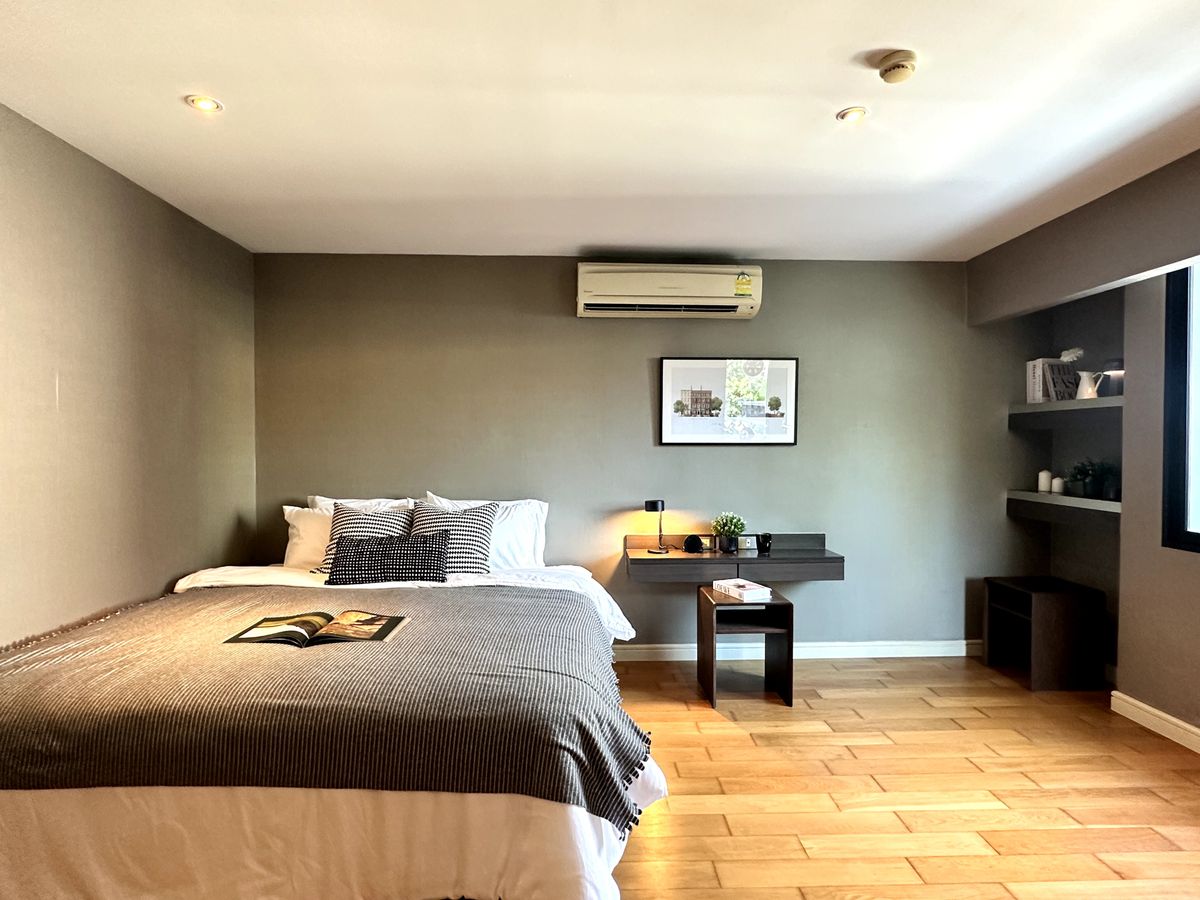 ให้เช่าคอนโดสุขุมวิท อโศก ทองหล่อ : 🏙️ Tidy Deluxe Sukhumvit 34 | Short-Term Rental | Low rise spacious unit in Thonglor 🛏️ | ขนาด 36 ตร.ม. | ใจกลางพร้อมพงษ์ 🚆✨