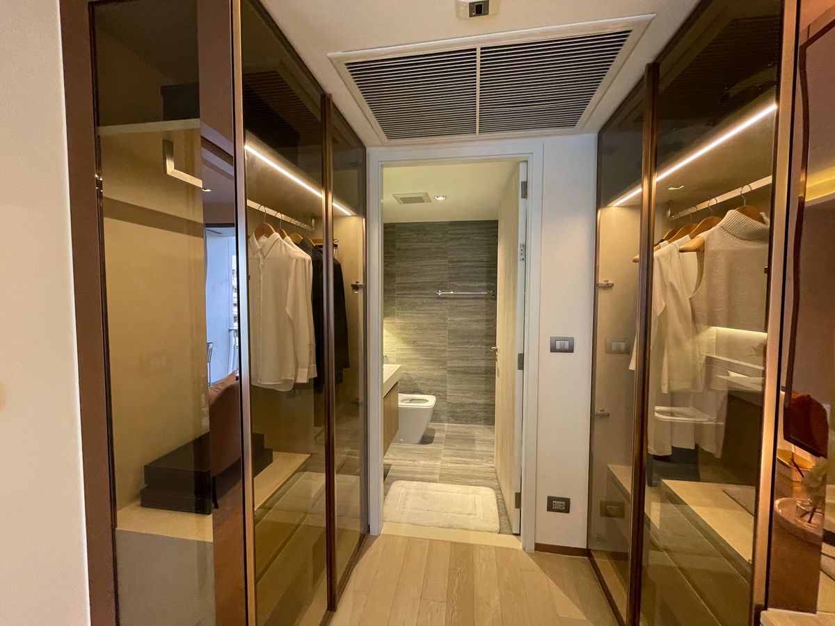 ขายคอนโดวิทยุ ชิดลม หลังสวน : ขาย Craft Ploenchit คอนโด Low Rise หรู ใกล้ BTS เพลินจิต (ซอยนายเลิศ) 1 ห้องนอน ระเบียงทิศใต้