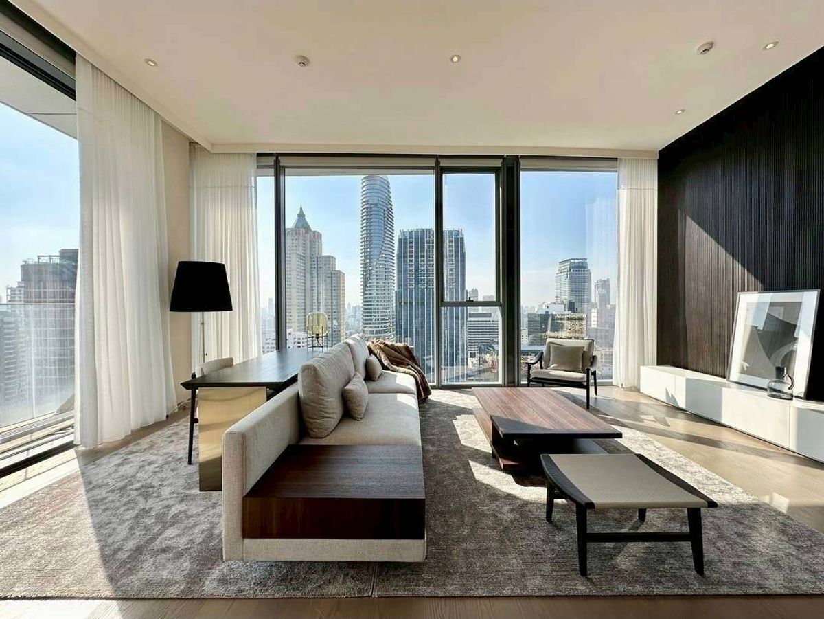 คอนโดวิทยุ ชิดลม หลังสวน :  ♢ Prime Location ♢ ชั้น 20+ 154.59 ตร.ม. 2 ห้องนอน | ใกล้ Mercury Tower 110 ม., โรงเรียนมาแตร์เดอี 110 ม., Central ชิดลม 220 ม., BTS สถานีชิดลม 250 ม.