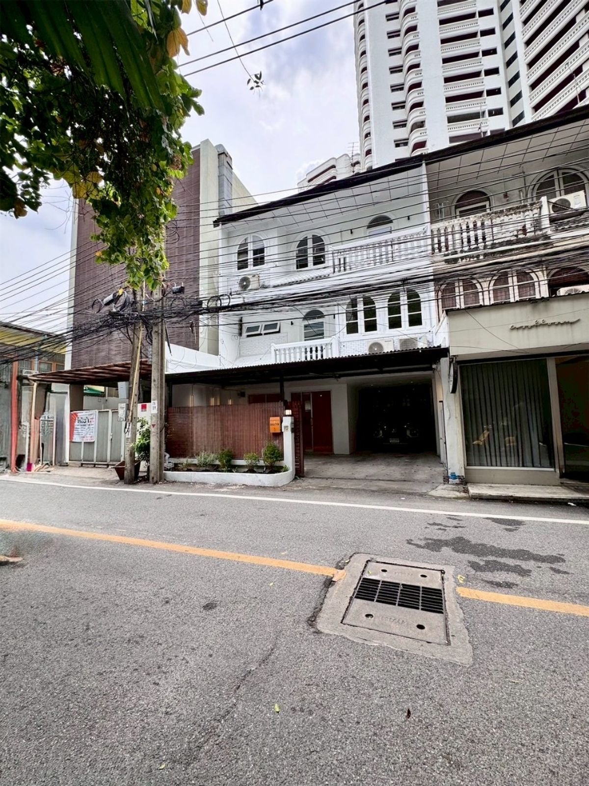 For RentTownhomeSukhumvit, Asoke, Thonglor : 3 -storey townhouse for rent, Sukhumvit 49/1 (Thonglor) ready to be on August 68 (N.1742)