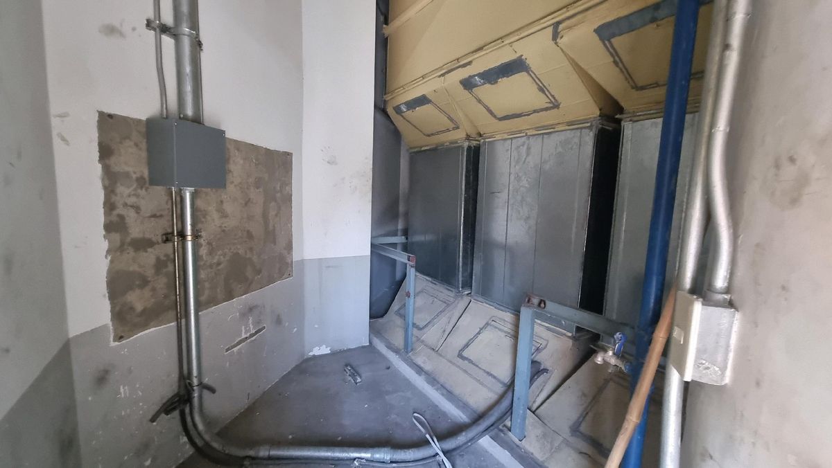 For RentRetail SpaceWitthayu, Chidlom, Langsuan, Ploenchit : Retail Space for Rent – Ploenchit / Chidlom / Langsuan / WitthayuSize: 184 sq.m.Ceiling height: 4.2 metersPrice: 1600 THB/sq.m.Floor: 2ndwater supply& drainage system support. suit for Food and beverage, Thai food restaurant