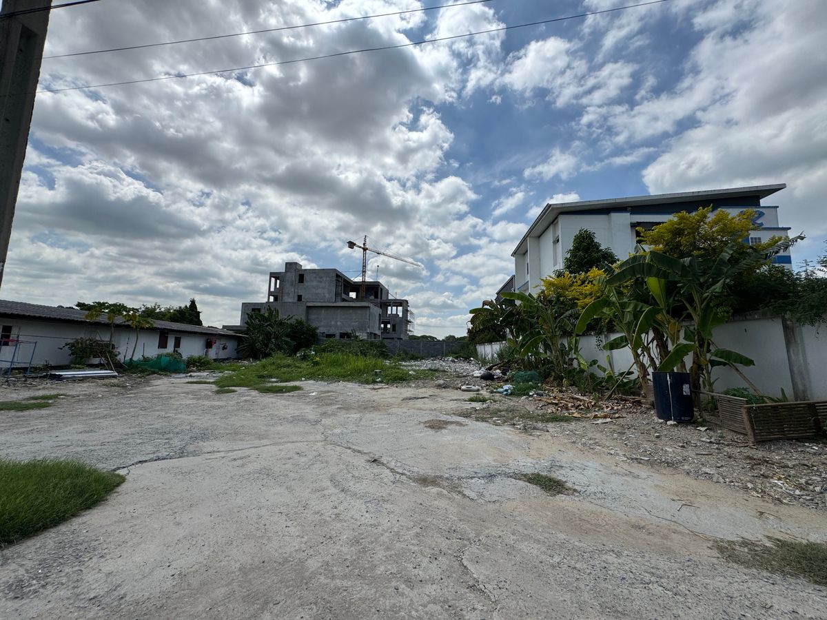 For SaleLandPattanakan, Srinakarin : Land with 20 Rooms for Sale  1 Rai (1,600 sq.m.)