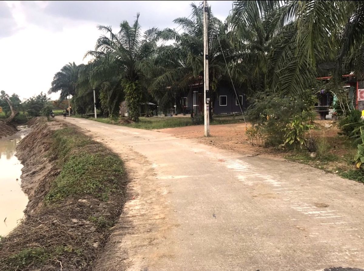 ขายบ้านนครศรีธรรมราช : ขาย บ้านเดี่ยว นครศรีธรรมราช พร้อมที่ดิน เนื้อที่ 1 งาน 77 ตรว. พร้อมบ้านหลังเล็กหนึ่งหลัง อ.ร่อนพิบูลย์ จ.นครศรีธรรมราช บ้านสวย บรรยากาศดี วิวทุ่งนา ภูเขา ใกล้น้ำตกคูหาสวรรค์, สถานีรถไฟชุมทางเขาชุมทอง, บ้านเดี่ยว, ร่อนพิบูลย์, นครศรีธรรมราช,