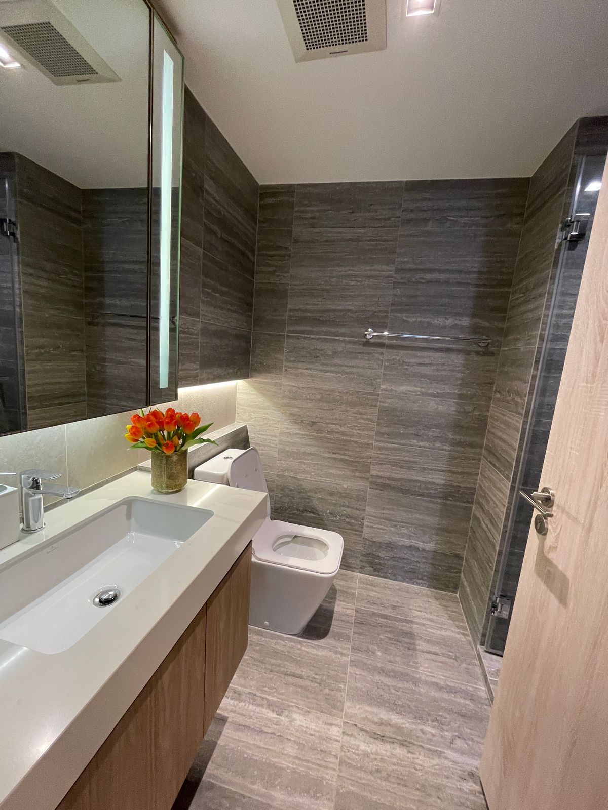 ขายคอนโดวิทยุ ชิดลม หลังสวน : ขาย Craft Ploenchit คอนโด Low Rise หรู ใกล้ BTS เพลินจิต (ซอยนายเลิศ) 1 ห้องนอน ระเบียงทิศใต้