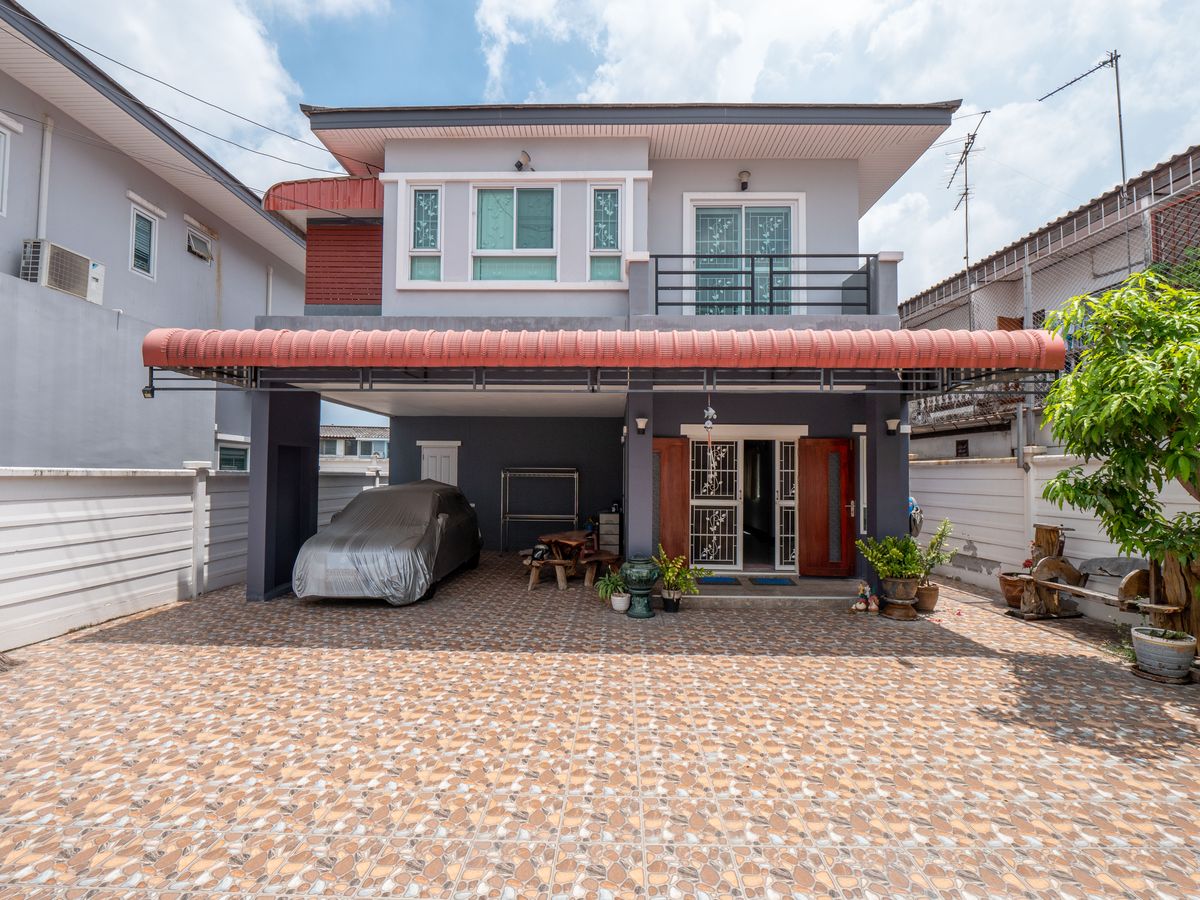 ขายบ้านวิภาวดี ดอนเมือง หลักสี่ : ขายบ้านเดี่ยว ดอนเมือง พร้อมอยู่ สภาพและราคาดีสุดๆ ขนาด 72.7 ตรว. พื้นที่ใช้สอยรวม 215 ตรม. 4 นอน 3 น้ำ 2 ครัว หมู่บ้านแสงไพฑูรย์ ซอยสรงประภา 14 ถนนสรงประภา สีกัน ดอนเมือง ลดจาก 7.5 ล้าน เหลือเพียง 6.39 ล้านบาทเท่านั้น ขายต่ำกว่าประเมิน