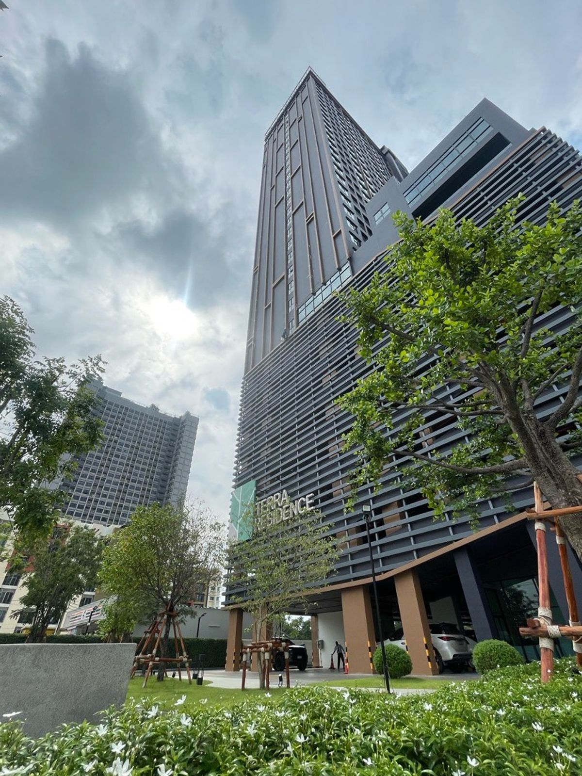 ให้เช่าคอนโดปทุมธานี รังสิต ธรรมศาสตร์ : คอนโดสร้างใหม่ ติด มธ. รังสิต ห้องกว้าง 30 ตรม.
