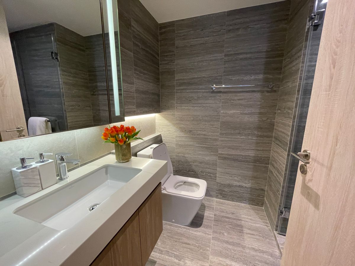 ขายคอนโดวิทยุ ชิดลม หลังสวน : ขาย Craft Ploenchit คอนโด Low Rise หรู ใกล้ BTS เพลินจิต (ซอยนายเลิศ) 1 ห้องนอน ระเบียงทิศใต้