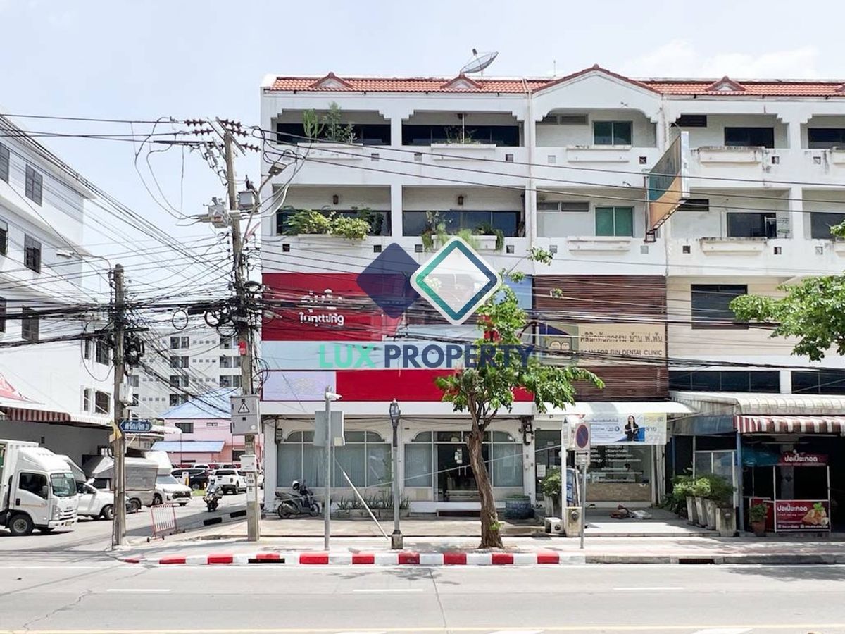 ขายอาคารพาณิชย์อ่อนนุช อุดมสุข : อาคารพาณิชย์ทำเลศักยภาพ  ติดถนนหลักอุดมสุข พร้อมที่จอดรถรองรับธุรกิจ 