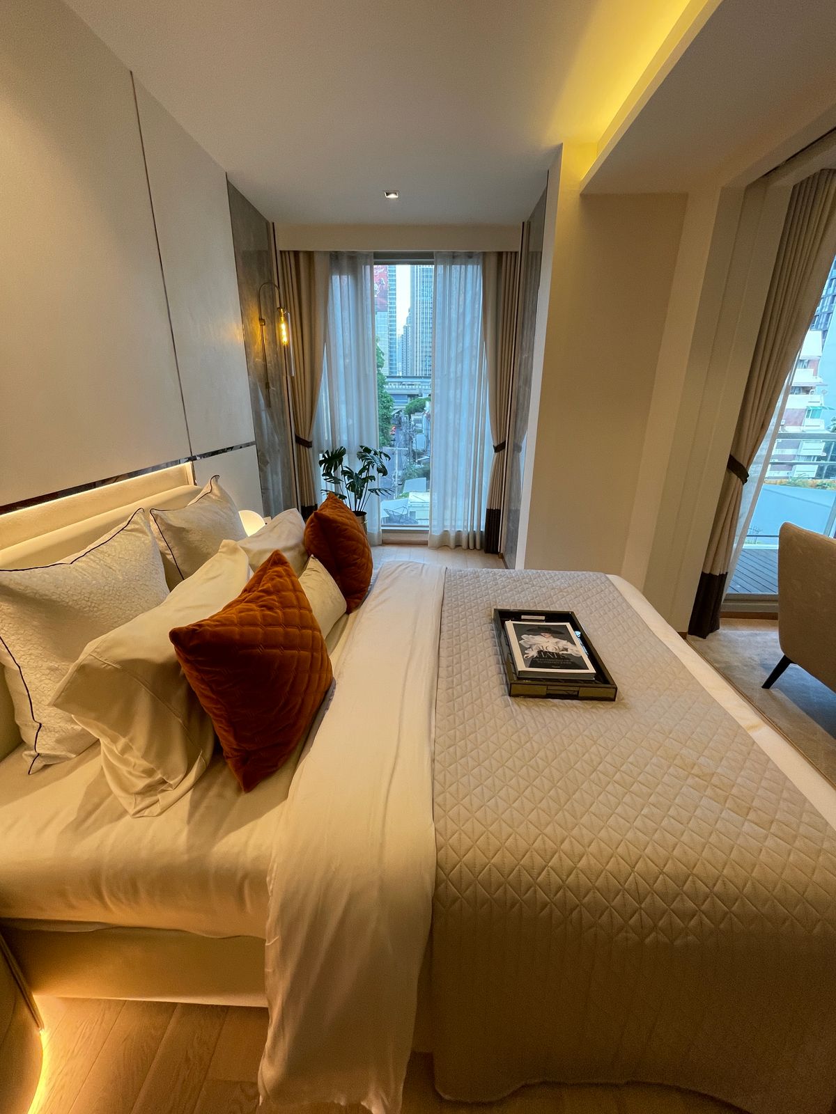 ขายคอนโดวิทยุ ชิดลม หลังสวน : ขาย Craft Ploenchit คอนโด Low Rise หรู ใกล้ BTS เพลินจิต (ซอยนายเลิศ) 1 ห้องนอน ระเบียงทิศใต้