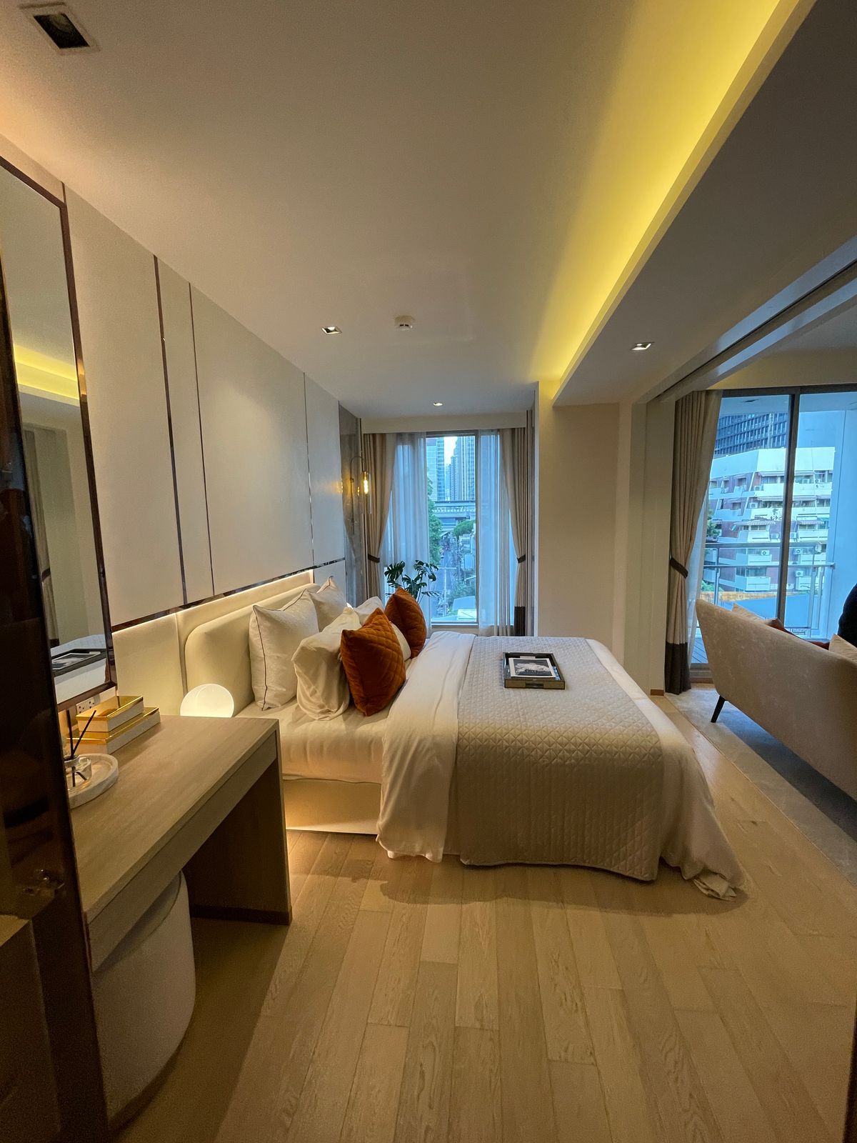 ขายคอนโดวิทยุ ชิดลม หลังสวน : ขาย Craft Ploenchit คอนโด Low Rise หรู ใกล้ BTS เพลินจิต (ซอยนายเลิศ) 1 ห้องนอน ระเบียงทิศใต้