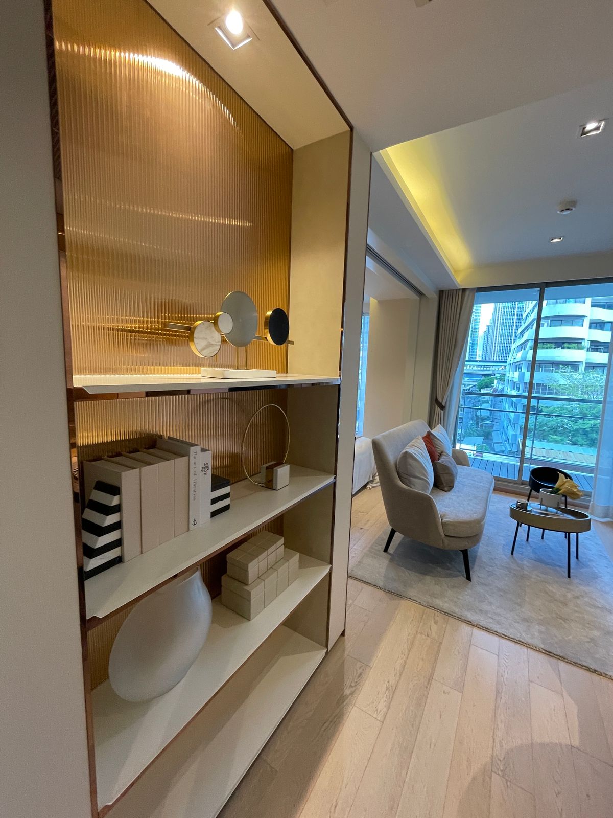 ขายคอนโดวิทยุ ชิดลม หลังสวน : ขาย Craft Ploenchit คอนโด Low Rise หรู ใกล้ BTS เพลินจิต (ซอยนายเลิศ) 1 ห้องนอน ระเบียงทิศใต้