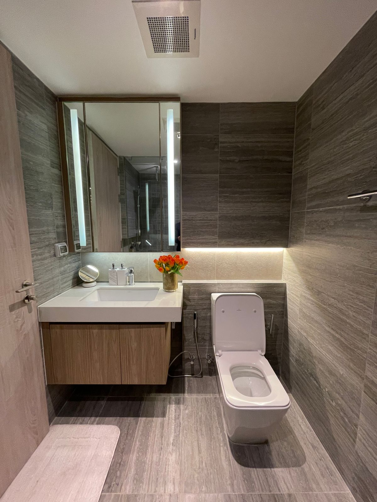 ขายคอนโดวิทยุ ชิดลม หลังสวน : ขาย Craft Ploenchit คอนโด Low Rise หรู ใกล้ BTS เพลินจิต (ซอยนายเลิศ) 1 ห้องนอน ระเบียงทิศใต้