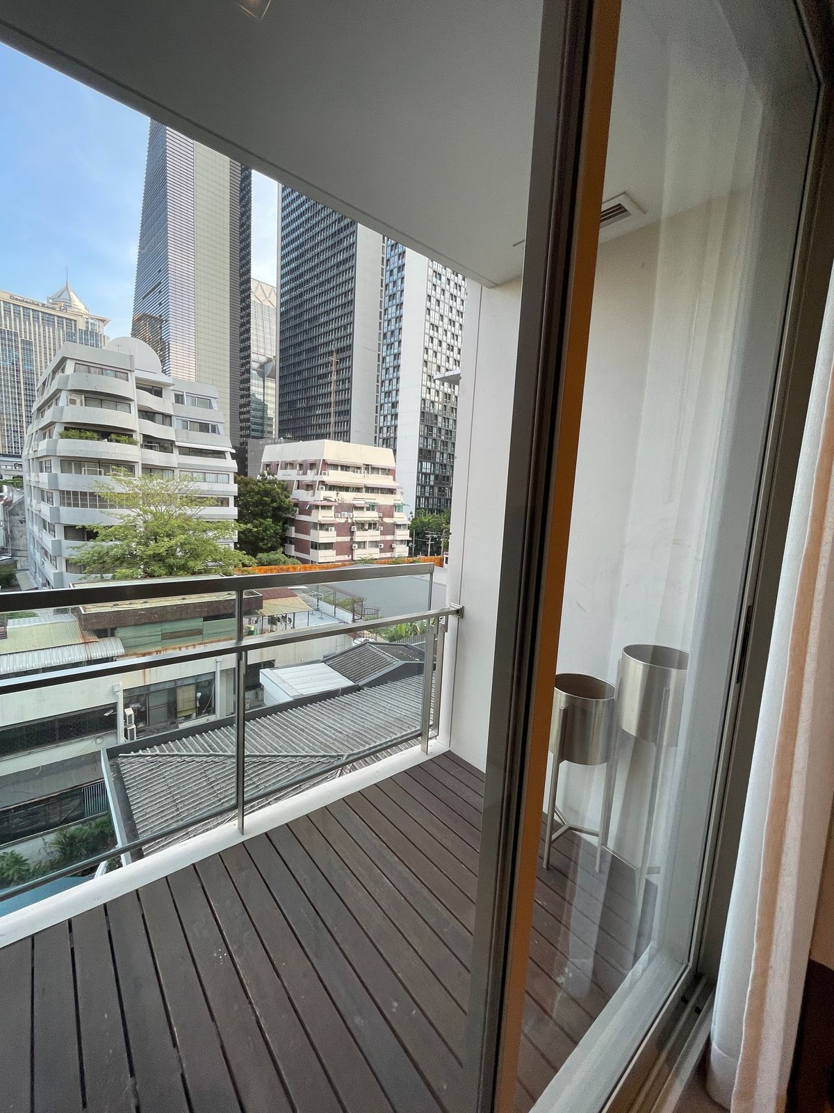 ขายคอนโดวิทยุ ชิดลม หลังสวน : ขาย Craft Ploenchit คอนโด Low Rise หรู ใกล้ BTS เพลินจิต (ซอยนายเลิศ) 1 ห้องนอน ระเบียงทิศใต้