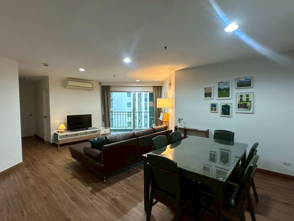 ให้เช่าคอนโดพระราม 9 เพชรบุรีตัดใหม่ RCA : NEWLY ROOM FOR RENT 2 BEDROOM 2 BATHROOM 96 SQ.M   READY TO MOVE -- CALL NOW 094-641-5974
