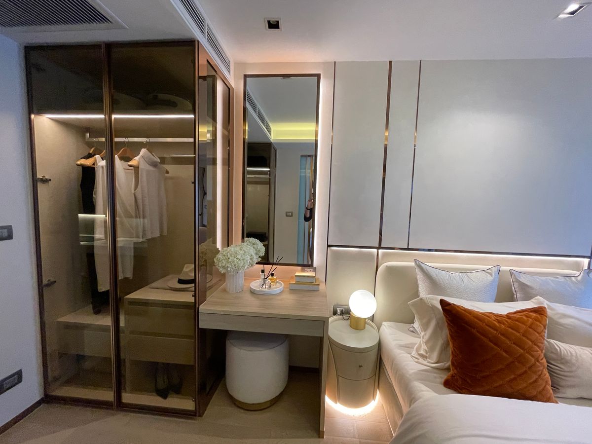 ขายคอนโดวิทยุ ชิดลม หลังสวน : ขาย Craft Ploenchit คอนโด Low Rise หรู ใกล้ BTS เพลินจิต (ซอยนายเลิศ) 1 ห้องนอน ระเบียงทิศใต้