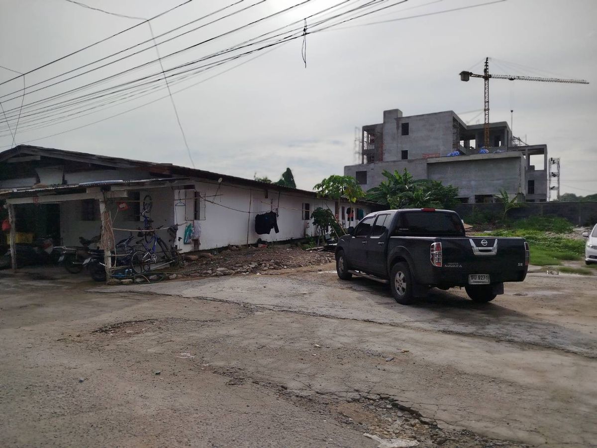 ขายที่ดินพัฒนาการ ศรีนครินทร์ : ที่ดินพร้อมห้องพัก 20 ห้อง  พื้นที่ 1 ไร่ (400 ตร.วา)