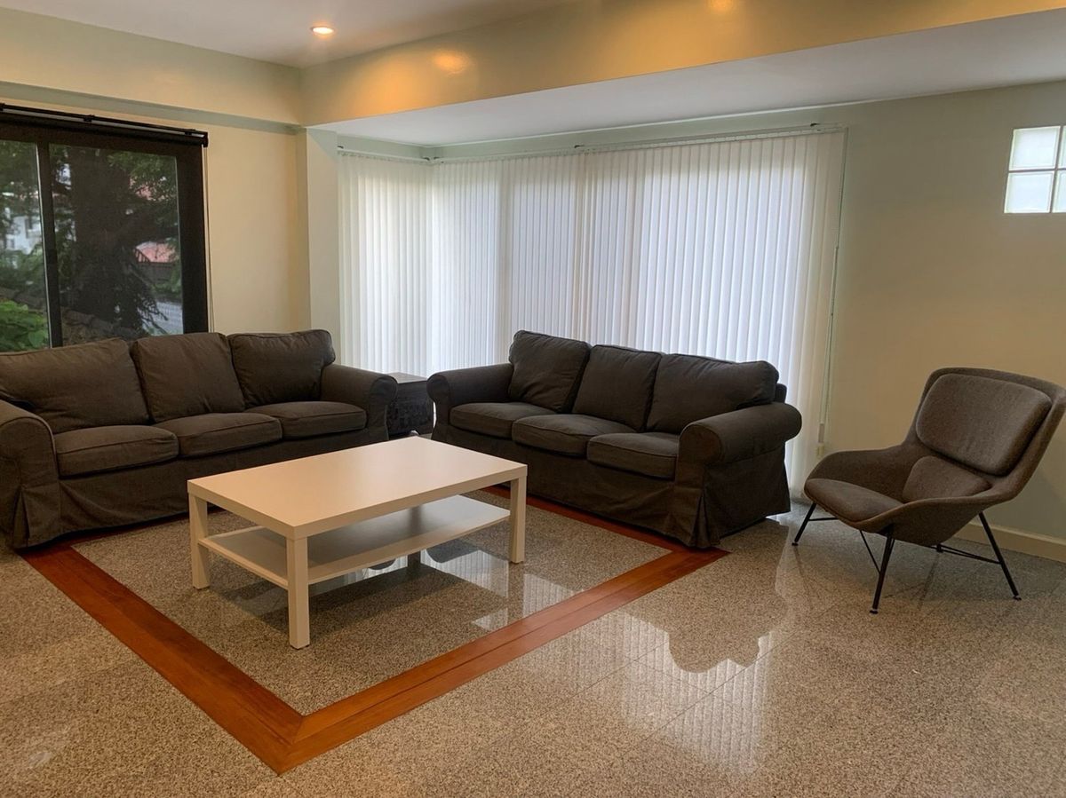 ให้เช่าทาวน์โฮมสุขุมวิท อโศก ทองหล่อ : 📢👇Available 16/7/2025
For rent 3 storey  house in a small compound , located in a peaceful and shady near Emporium