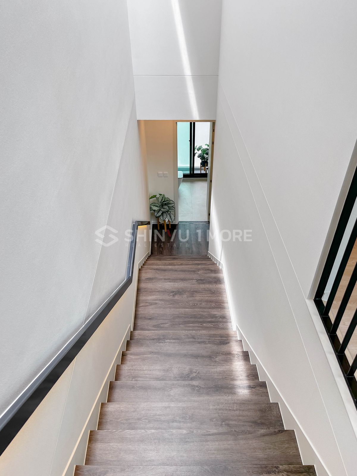 HousePattanakan, Srinakarin : House for rent, Vive Krungthep Kreetha project, rental price 430,000 baht, with sale price [Hsr250502]