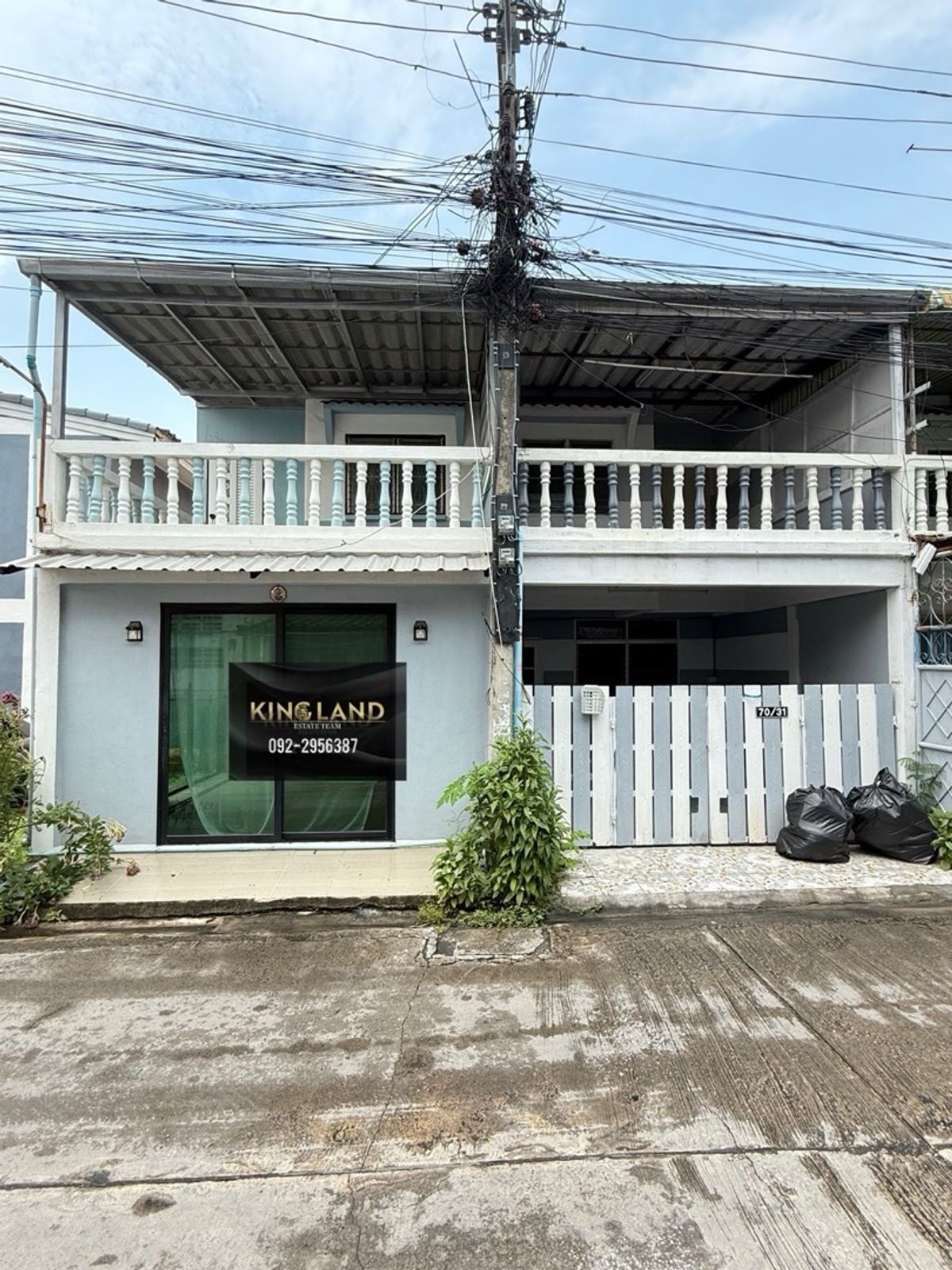 ให้เช่าทาวน์โฮมปทุมธานี รังสิต ธรรมศาสตร์ : #ให้เช่าทาวน์เฮาส์2หลังติดกัน หลังมุม 4ห้องนอน  2 ห้องน้ำ แอร์ 1 ตัวสามารถเลือกติดชั้นบนหรือชั้นล่างได้ 🏚️หมู่บ้านฉัตรณรงค์3 ลำลูกกาคลอง3 ทำเลติดถนนใหญ่ เดินทางสะดวกสบาย   🔥ราคาเช่า 14,500บาท/เดือน🔥
