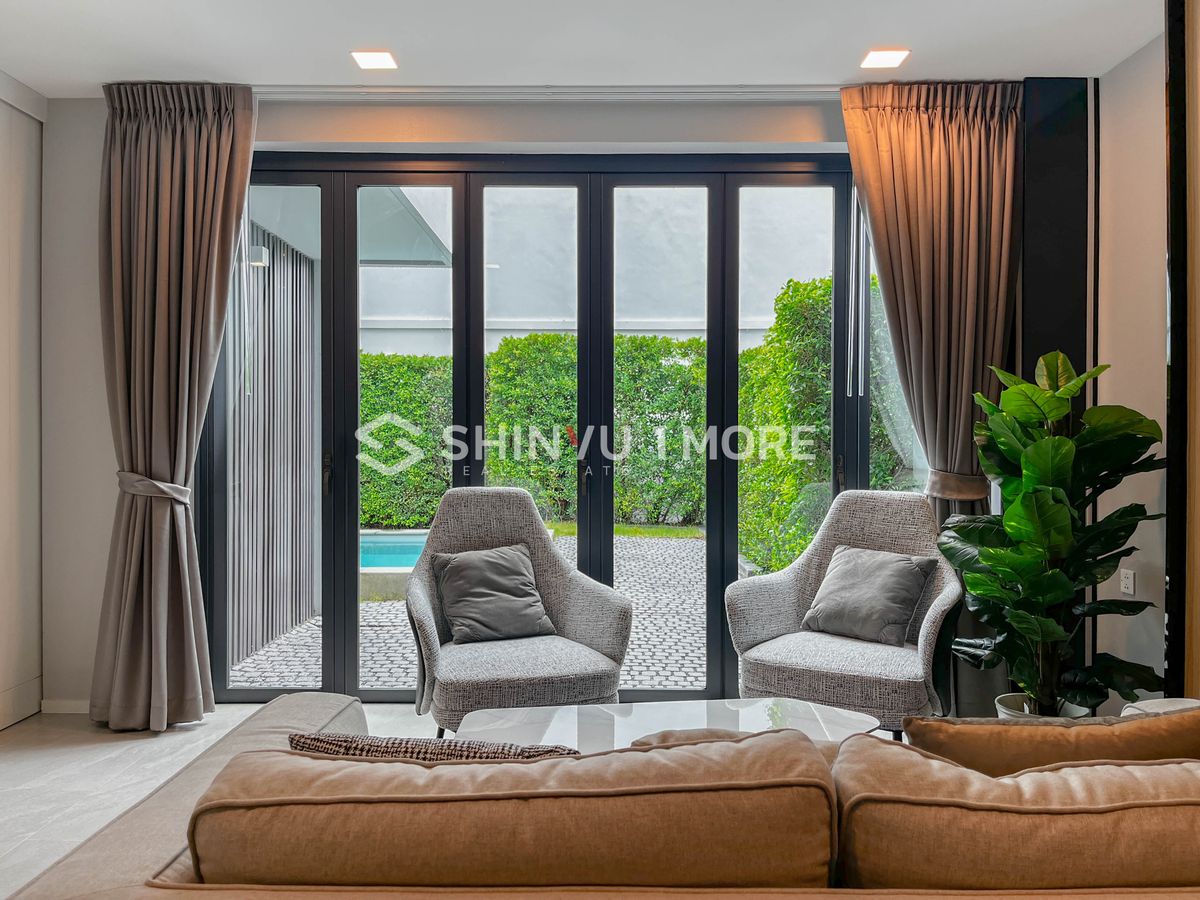 HousePattanakan, Srinakarin : House for rent, Vive Krungthep Kreetha project, rental price 350,000 baht, with sale price [Hsr250501]