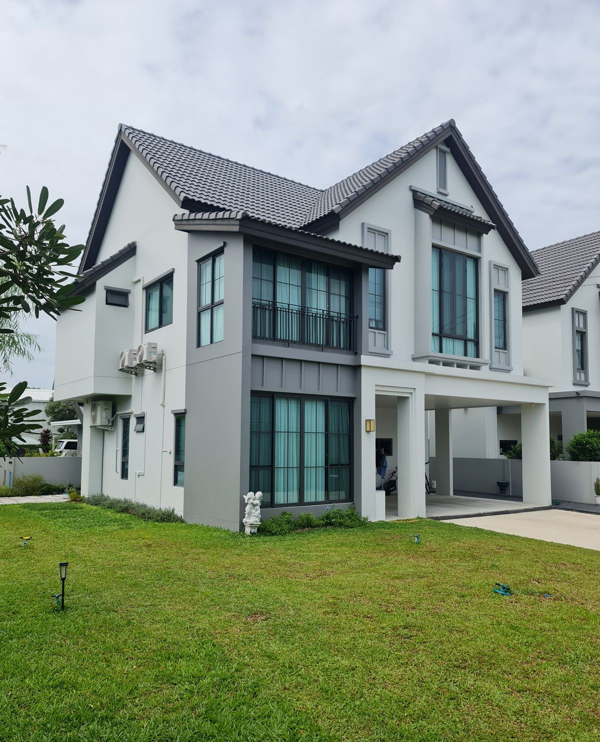ขายบ้านลาดกระบัง สุวรรณภูมิ : ขายบ้านเดี่ยว 2 ชั้น! ด่วน​  แบบโมเดริ์น หมู่บ้านสราญสิริ รามคำแหง​(ราคาต่อรองได้)​