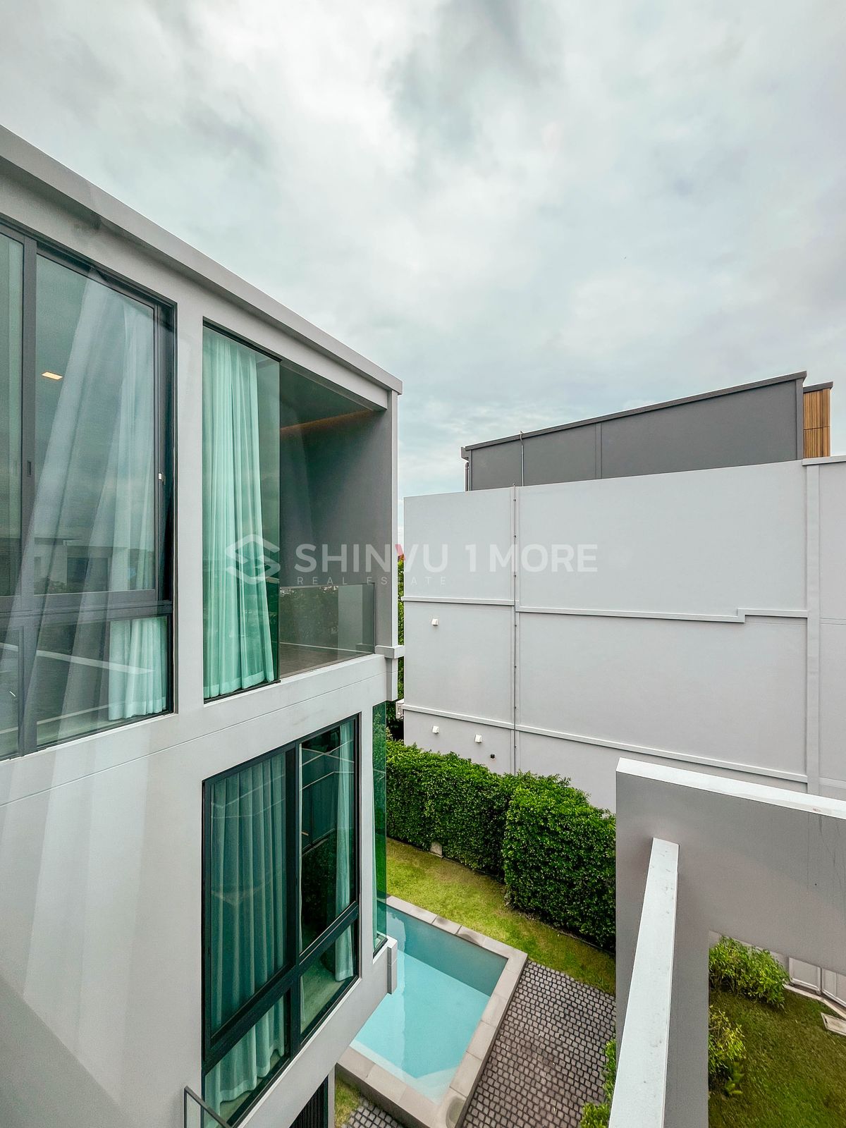 HousePattanakan, Srinakarin : House for rent, Vive Krungthep Kreetha project, rental price 350,000 baht, with sale price [Hsr250501]