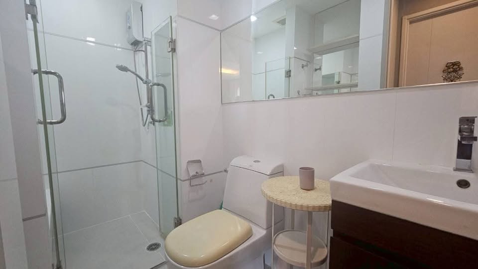 For RentCondoRama9, Petchburi, RCA : 🔥For urgent rent🔥True Thonglor, separate room, complete with furniture and electrical appliances!! Ready to move in