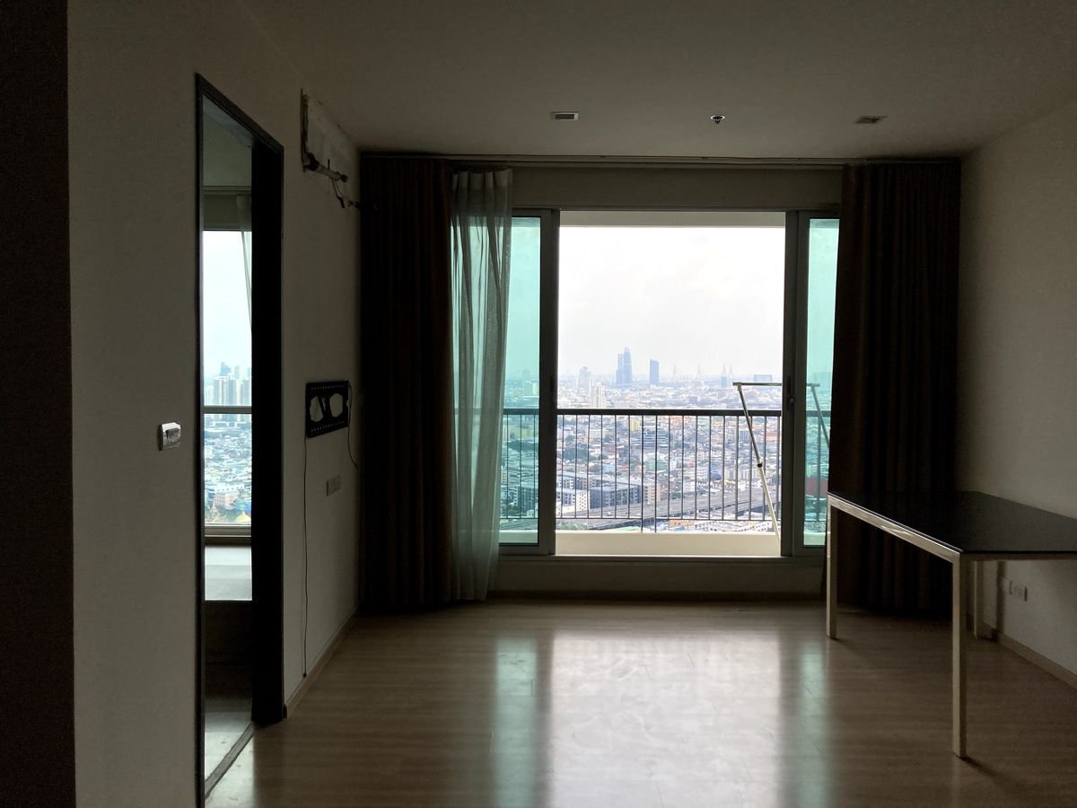 For SaleCondoSathorn, Narathiwat : Owner Post: COMBINE 3 Bleed 2 Units, chic parking here. Renovate, can go in.