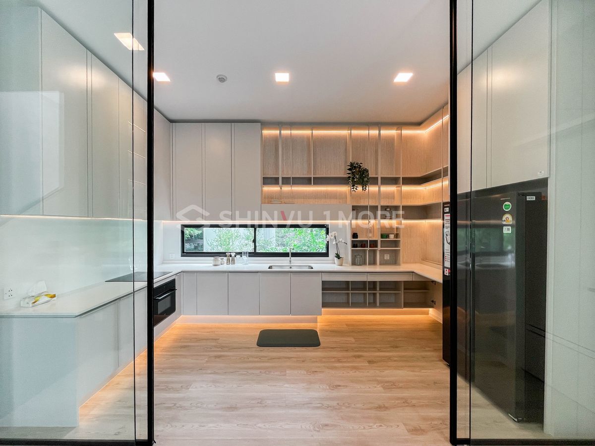 HousePattanakan, Srinakarin : House for rent, Vive Krungthep Kreetha project, rental price 350,000 baht, with sale price [Hsr250501]