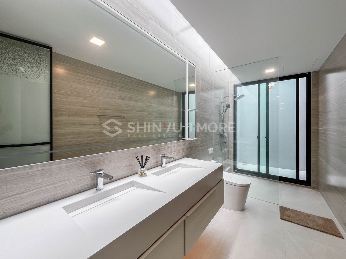 HousePattanakan, Srinakarin : House for rent, Vive Krungthep Kreetha project, rental price 430,000 baht, with sale price [Hsr250502]