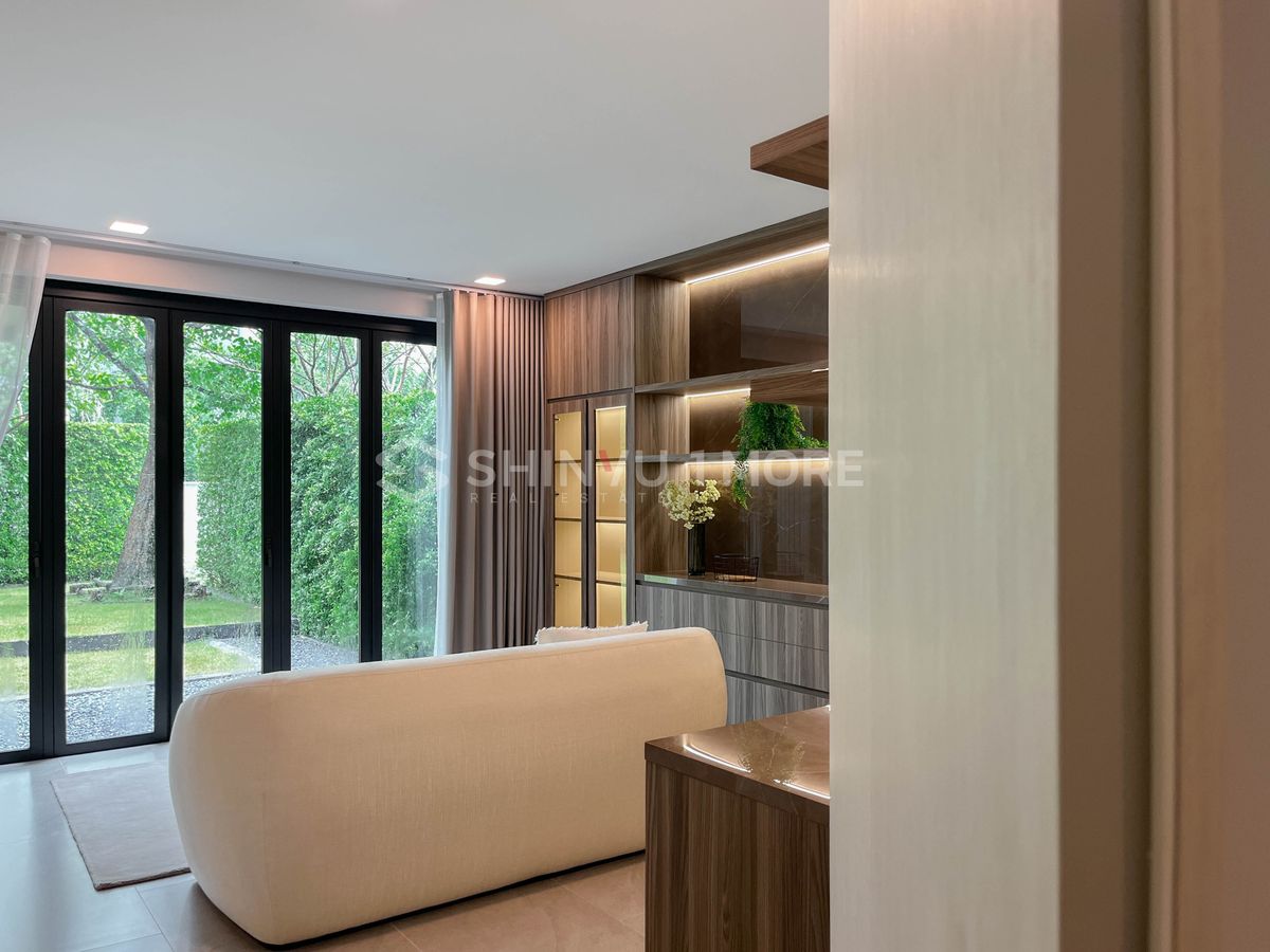 HousePattanakan, Srinakarin : House for rent, Vive Krungthep Kreetha project, rental price 430,000 baht, with sale price [Hsr250502]