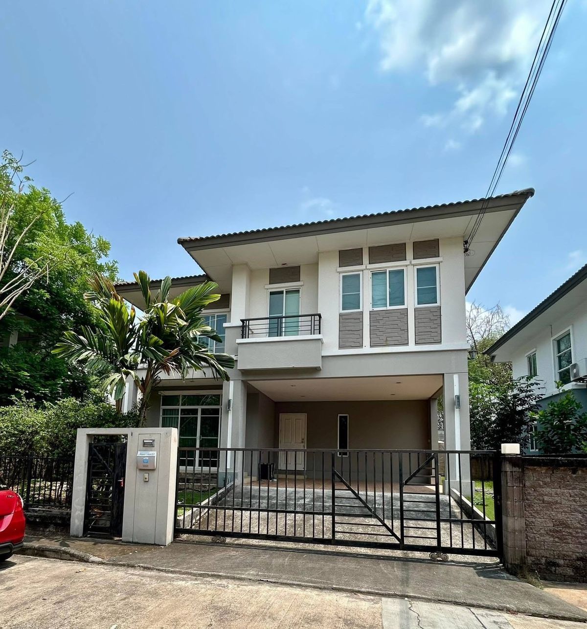 ให้เช่าบ้านสมุทรปราการ สำโรง : ให้เช่า บ้านเดี่ยว 2 ชั้น ม.เดอะแพลนท์ บางนา ติด Market Village สภาพดี มีเฟอร์นิเจอร์ ราคา 30,000 บาท