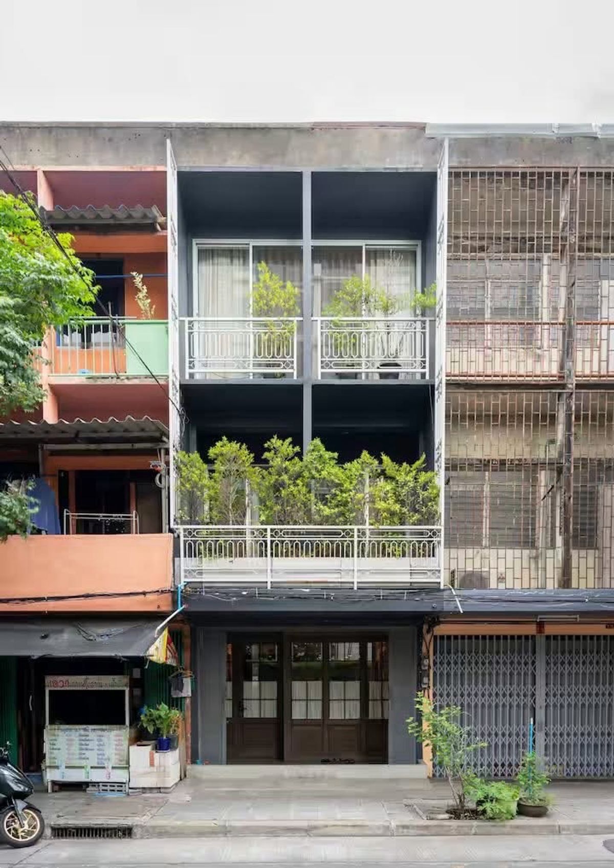 ให้เช่าทาวน์โฮมสาทร นราธิวาส : ให้เช่า ตึกแถว 3 ชั้น ตรงข้ามคอนโด The Lofts เย็นอากาศ ภายใน ตกแต่งสวย เฟอร์ครบ หิ้วกระเป๋าเข้าอยู่ได้เลย สนใจทักได้ค่า