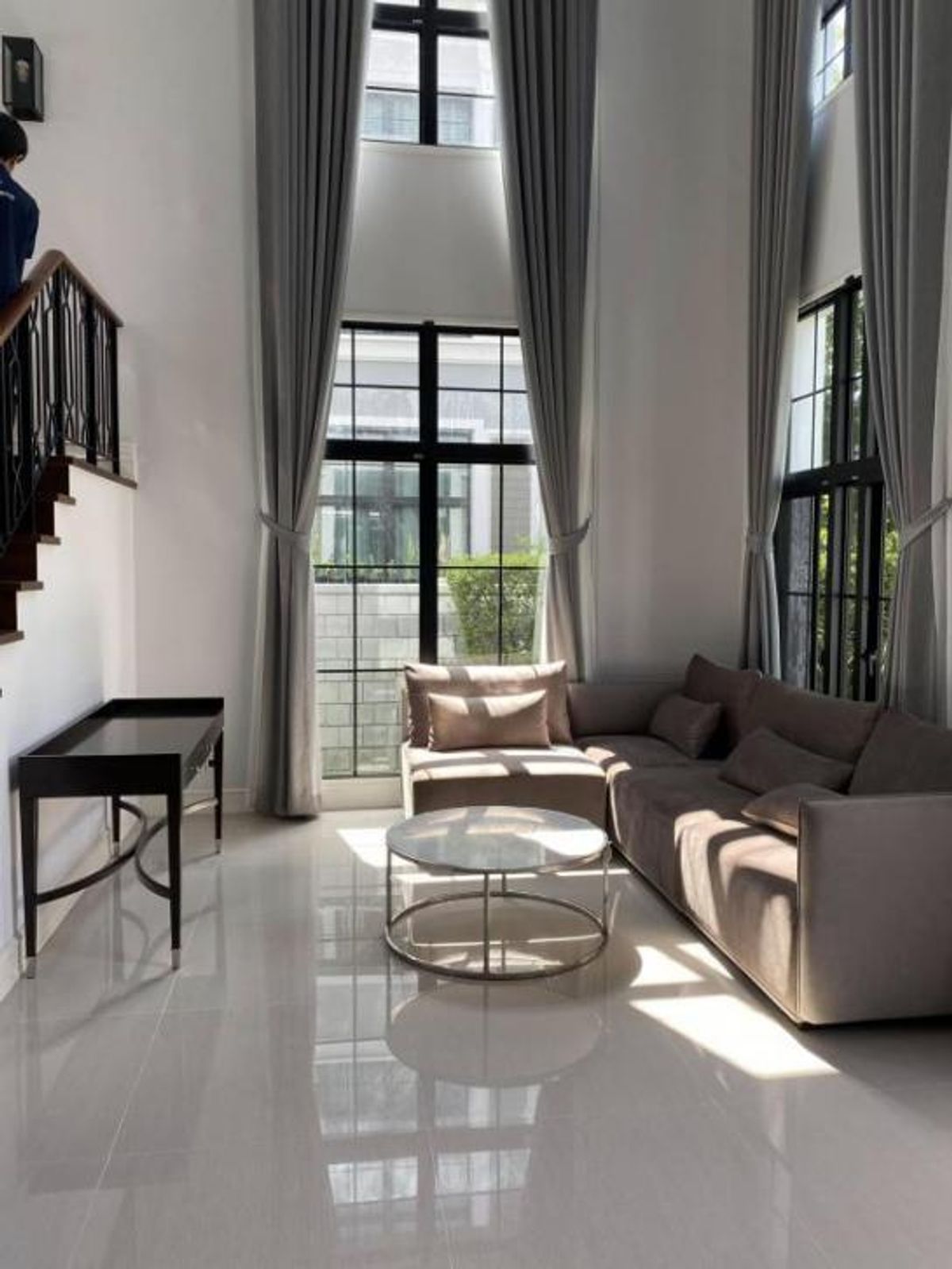 For RentHousePattanakan, Srinakarin : House for rent, Palazzo Project. Srinakarin - area 103 sq. - 4 bedrooms, 5 bathrooms, 3 parking spaces next to Paradise, Suan Luang Ror 9, next to Suan Luang BTS station.