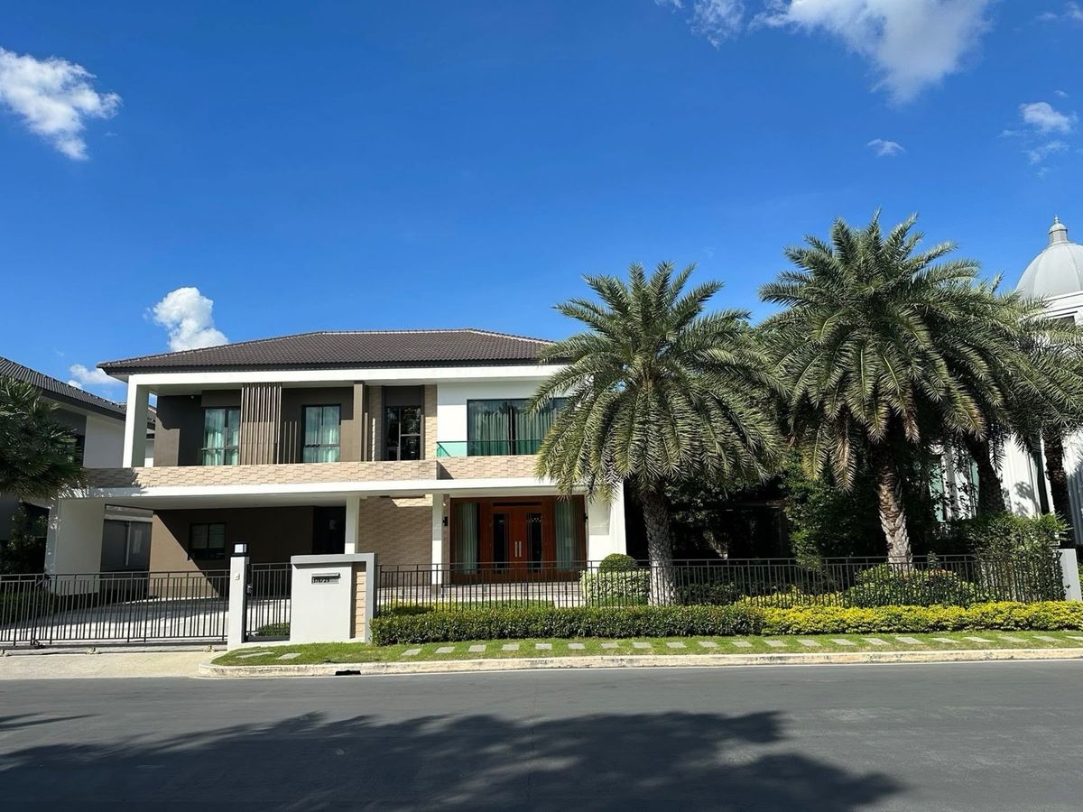 ให้เช่าบ้านบางนา แบริ่ง ลาซาล : The Grand Lux ​​Bangna-Suanluang 
for Rent 350K 135 sq.wa. |  306 sq.m.
| 4 bedrooms, 5 bathrooms | Parking for 6 cars