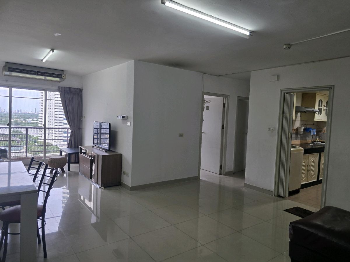 For RentCondoRama3 (Riverside),Satupadit : Rent 2 beds, 1 water 
 1 year contract 
 2 month warranty 
 1 month in advance
