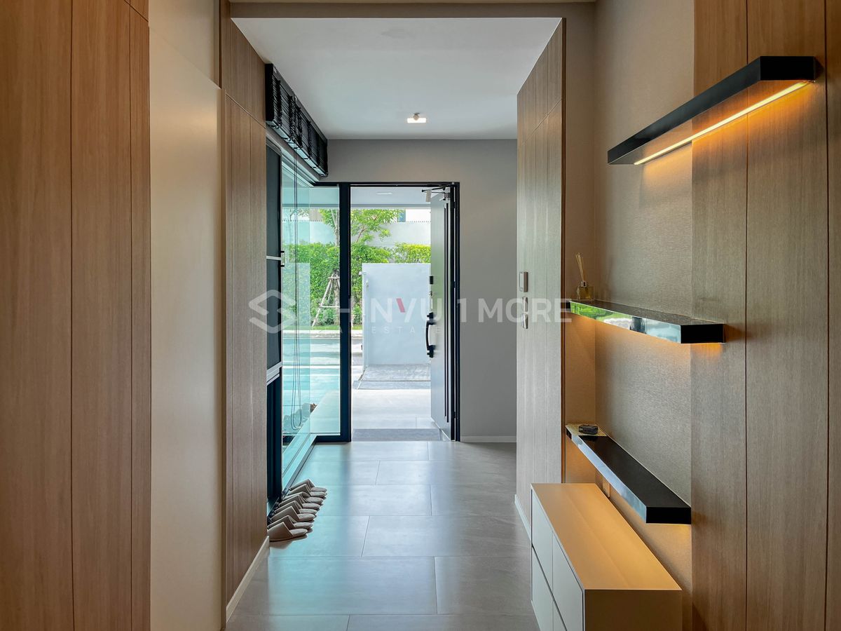 HousePattanakan, Srinakarin : House for rent, Vive Krungthep Kreetha project, rental price 350,000 baht, with sale price [Hsr250501]