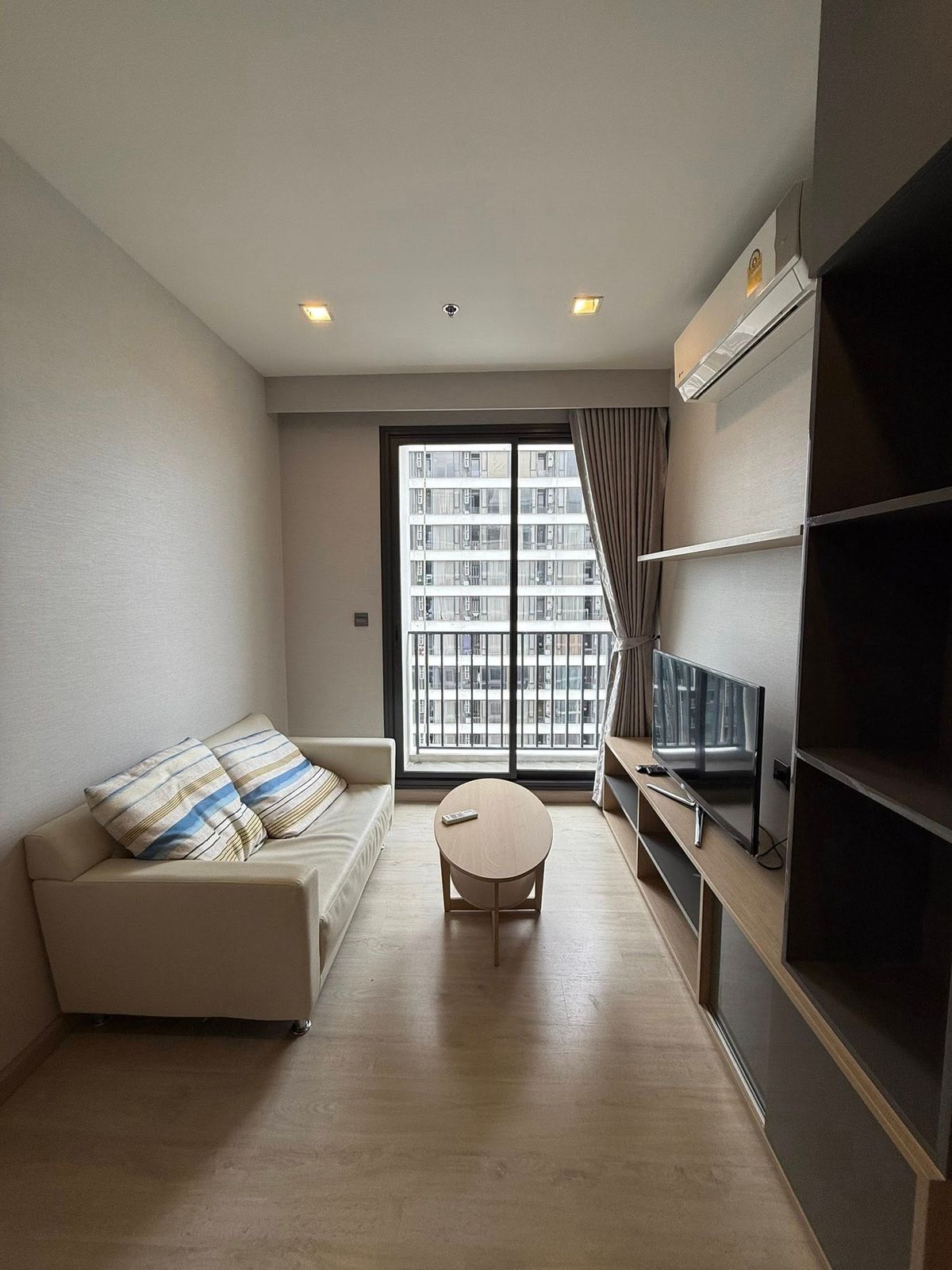 ให้เช่าคอนโดสุขุมวิท อโศก ทองหล่อ : ให้เช่า M Thonglor 10 เอกมัย 12 💰 ราคาเช่า: 45,000 บาท/เดือน 📏 ขนาด: 2 ห้องนอน 2 ห้องน้ำ (55.72 ตร.ม.) 🏢 ชั้น: 19 🐱🐶 Pet Friendly Condo เลี้ยงสัตว์ได้ 📌 Ref: T1788 📲 LINE ID: @323gqmho