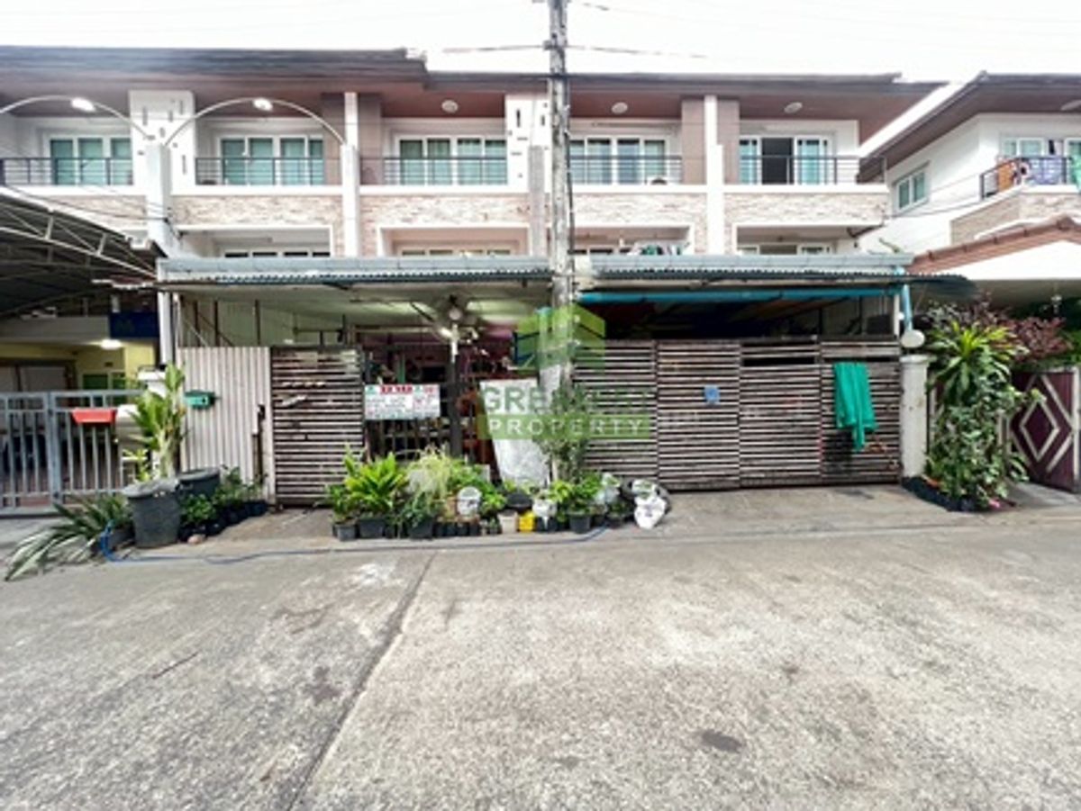 For SaleTownhomeLadprao101, Happy Land, The Mall Bang Kapi : Sell ​​3 -story townhome, 2, can be sold. Eternal Village, Avenue Nawamin 51, 29.60 sq.w. per day, good location, good value