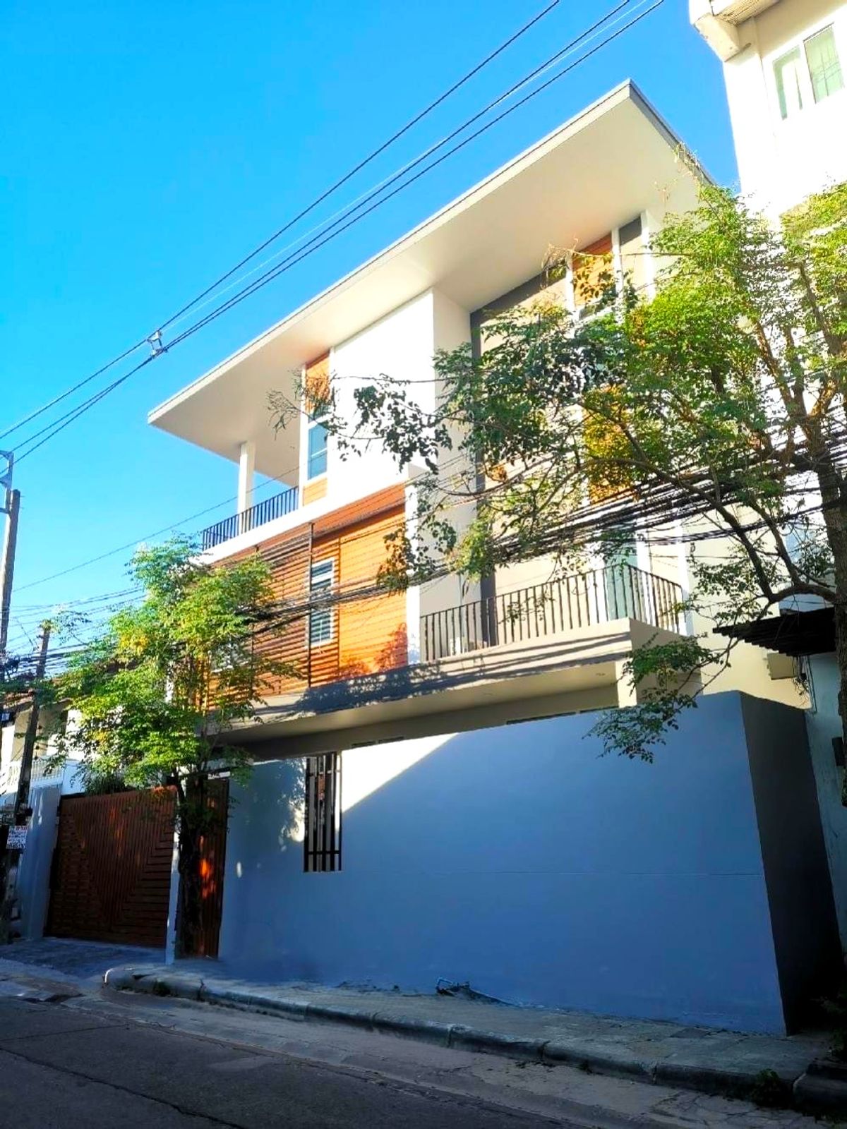 ขายบ้านบางซื่อ วงศ์สว่าง เตาปูน : 🏠 บ้านเดี่ยว Prachachuen 6 ห้องนอน พร้อมที่จอดรถส่วนตัว เหมาะสำหรับครอบครัวใหญ่ ลงทุนหรืออยู่อาศัยก็คุ้มค่า ใกล้ MRT เตาปูน