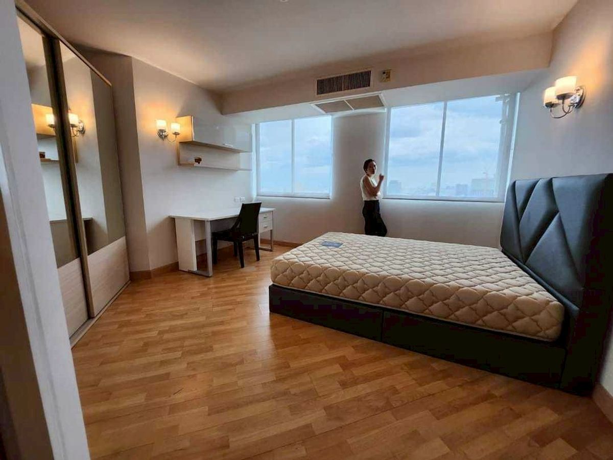 ขายคอนโดเกษตรศาสตร์ รัชโยธิน : LTH12633 - Supalai Park Phaholyothin 21 FOR SALE Size 131 sqm. 3 beds 3 baths Near BTS Phahon Yothin 24 Station ONLY 9.5 MB