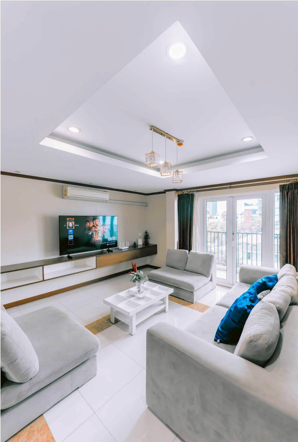 ให้เช่าคอนโดสุขุมวิท อโศก ทองหล่อ : LTH12635 - Vivarium Condo FOR RENT Size 250 sqm. 3 beds 3 baths Near BTS Ekkamai Station ONLY 95K/Month